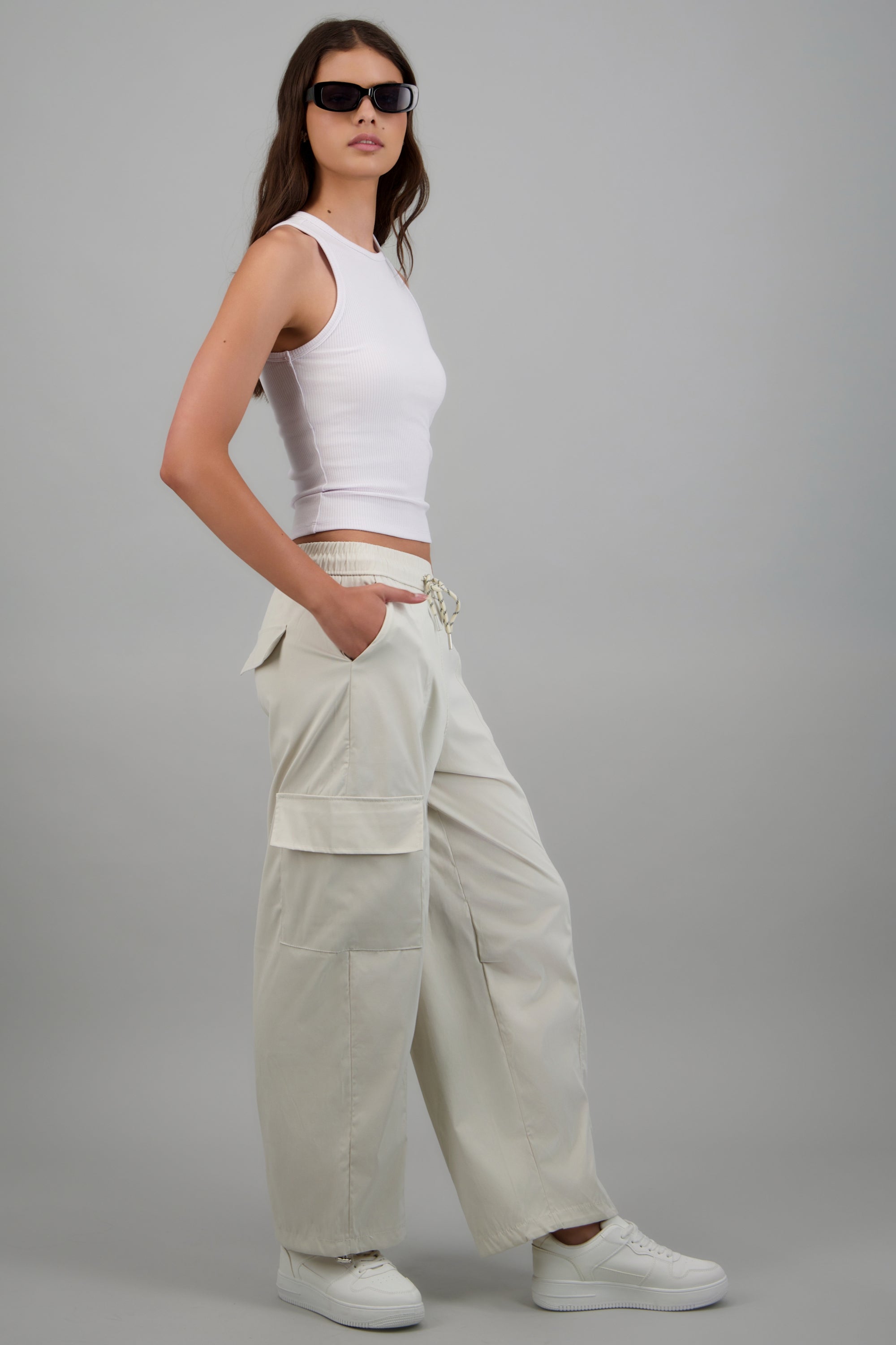 Pantalomes bolsas cargo GREIGE