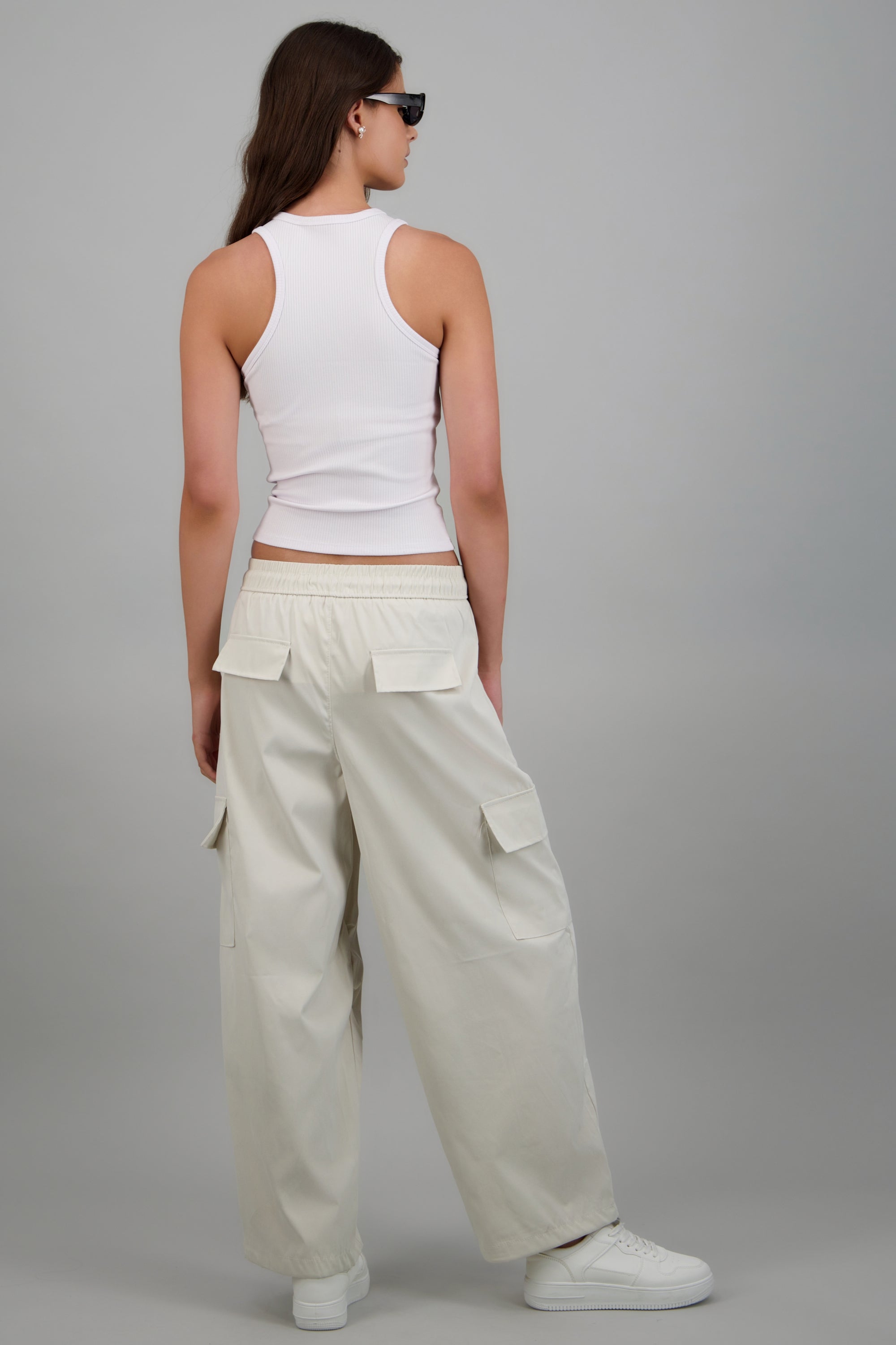 Pantalomes bolsas cargo GREIGE