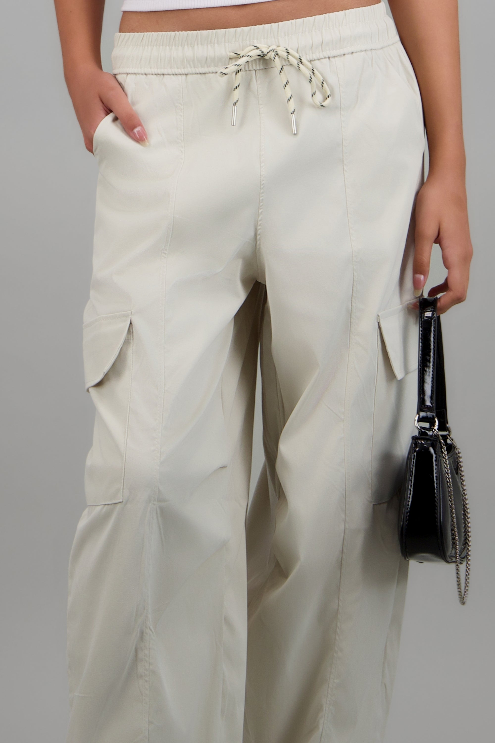 Pantalomes bolsas cargo GREIGE