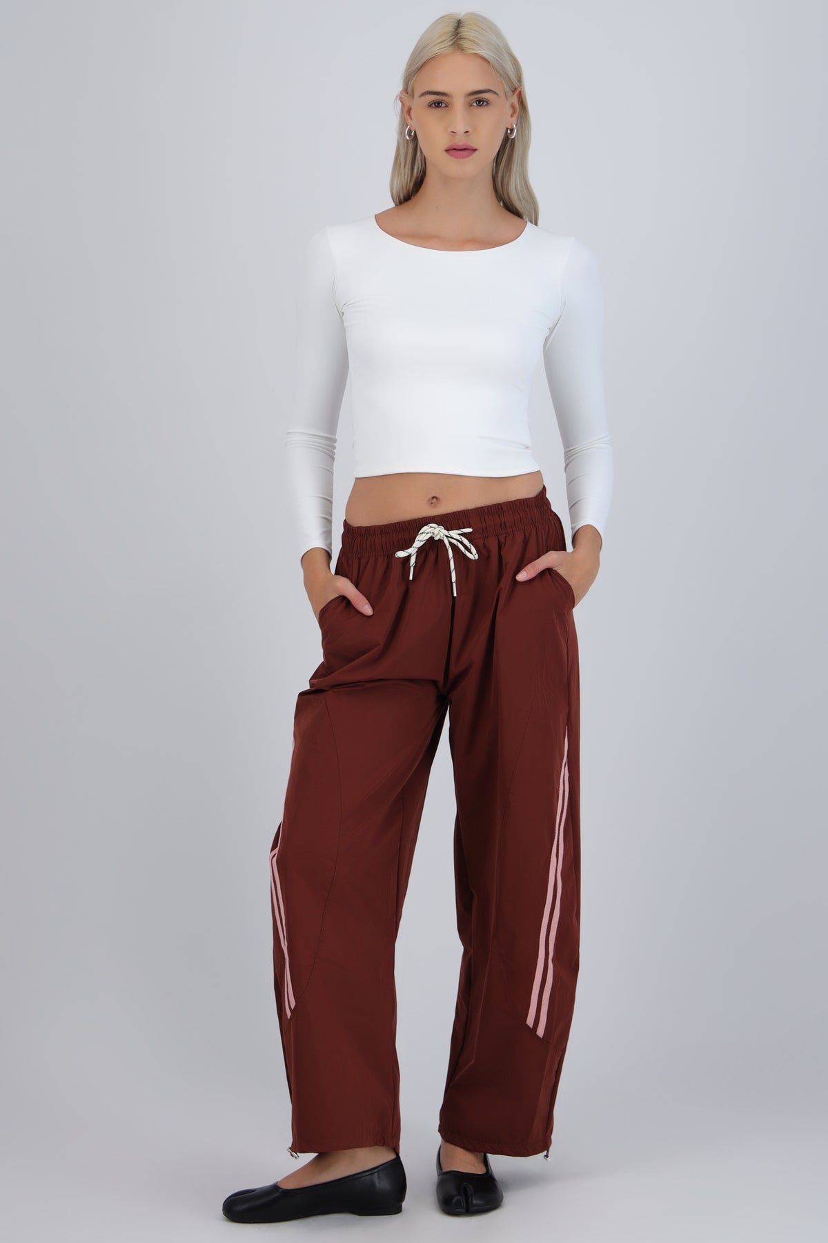 Pantalones rayas corte barrel CIRUELA