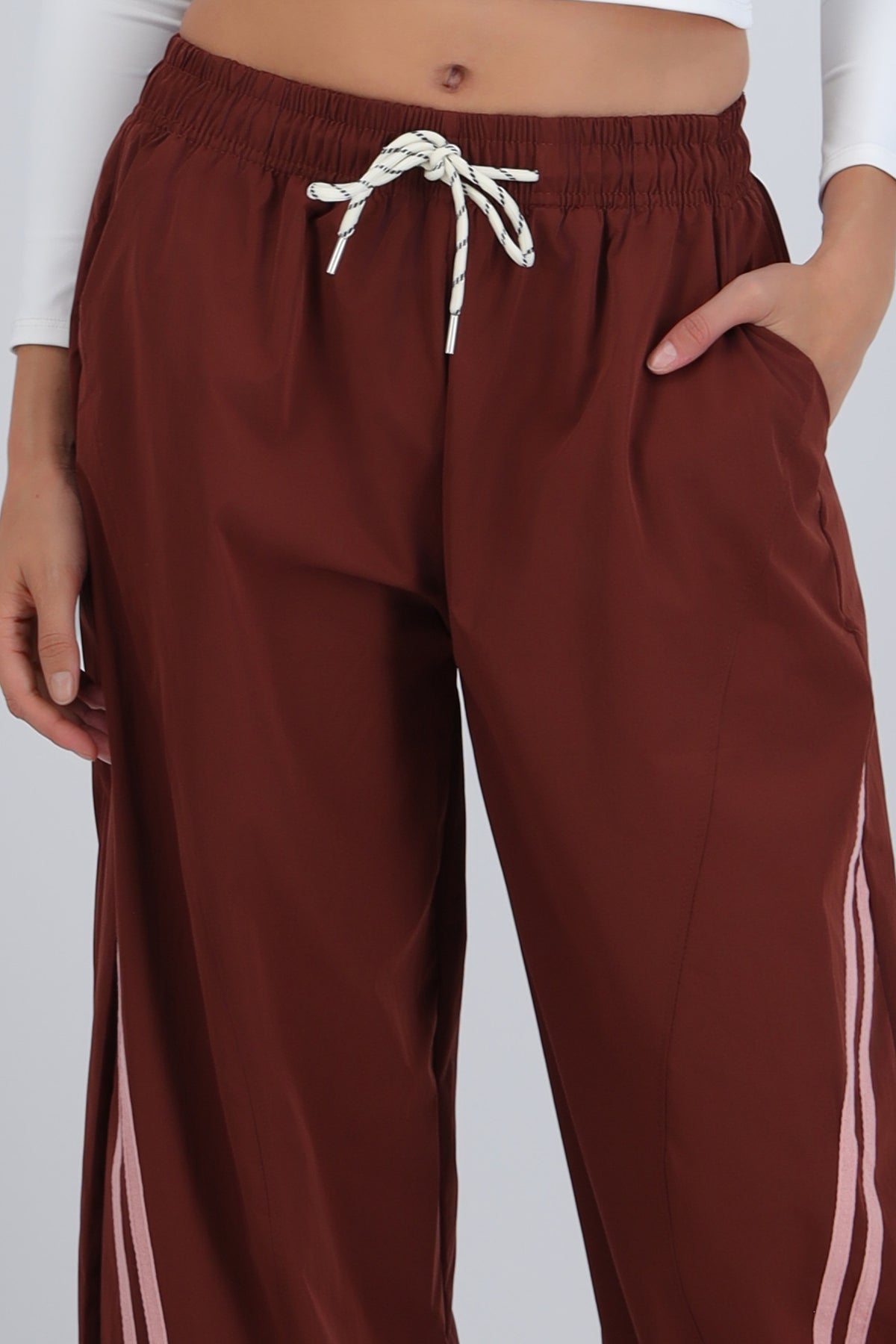 Pantalones rayas corte barrel CIRUELA