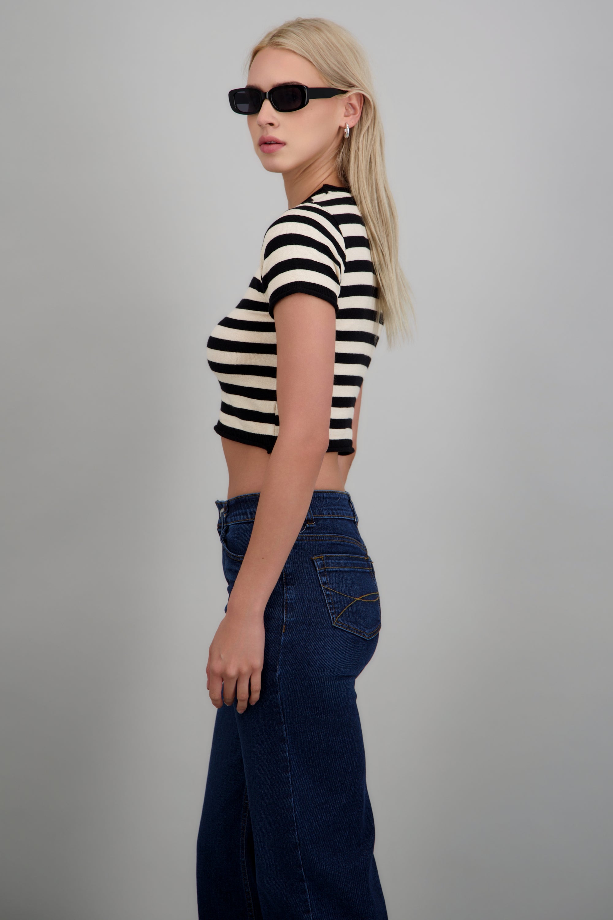 Top crop rayas detalle borde NEGRO COMBO