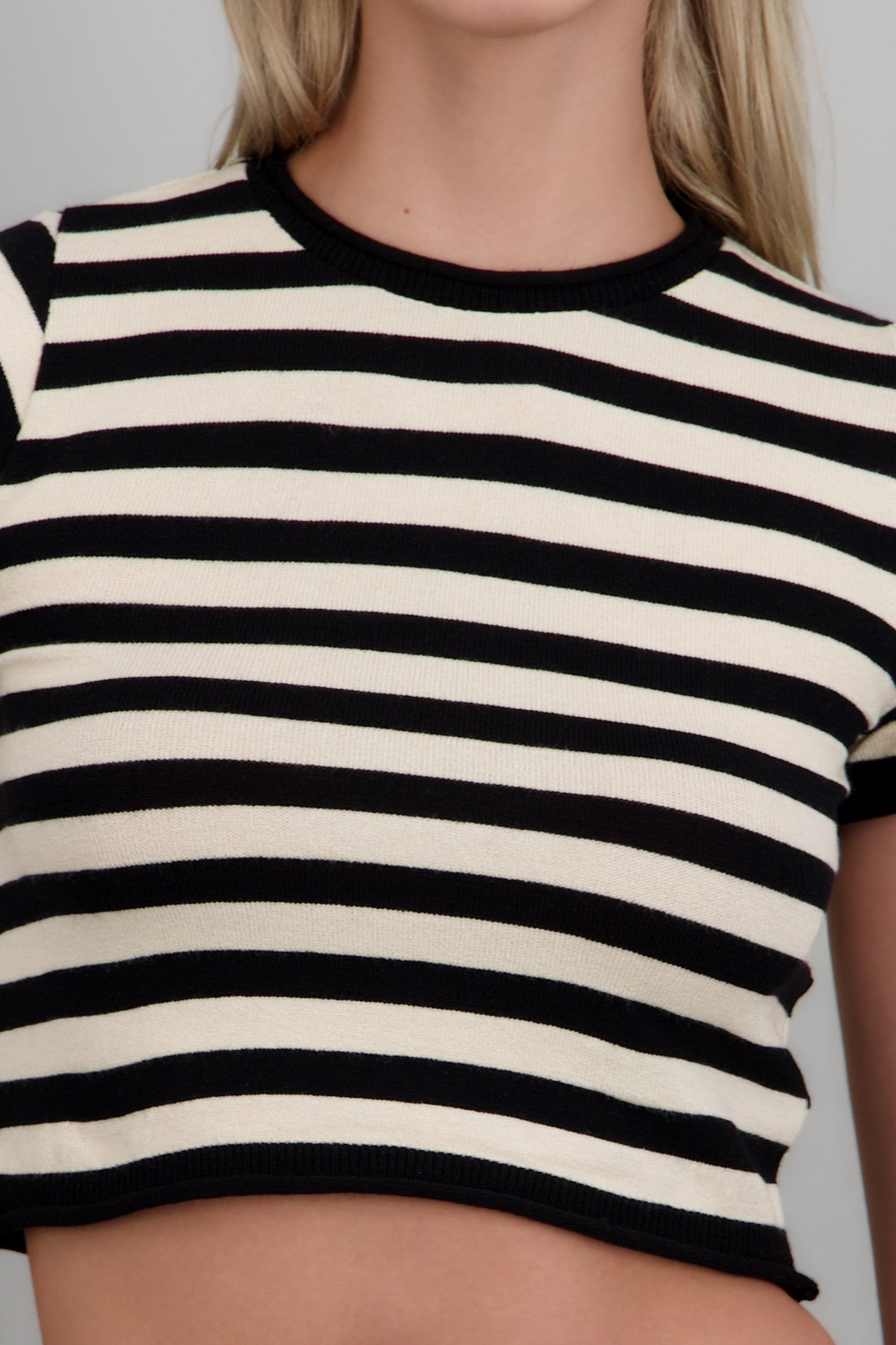 Top crop rayas detalle borde NEGRO COMBO