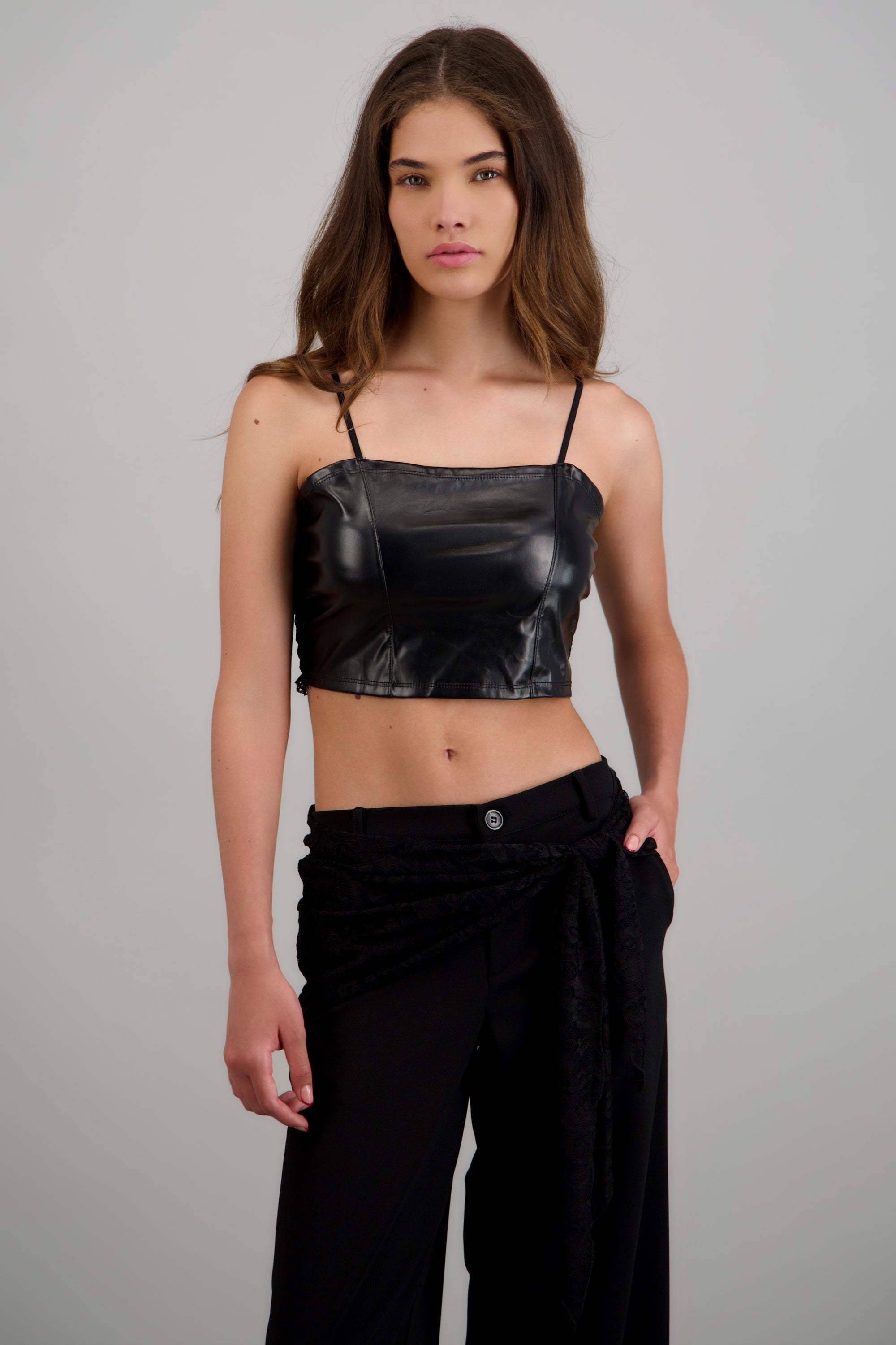 Top PU con copas NEGRO