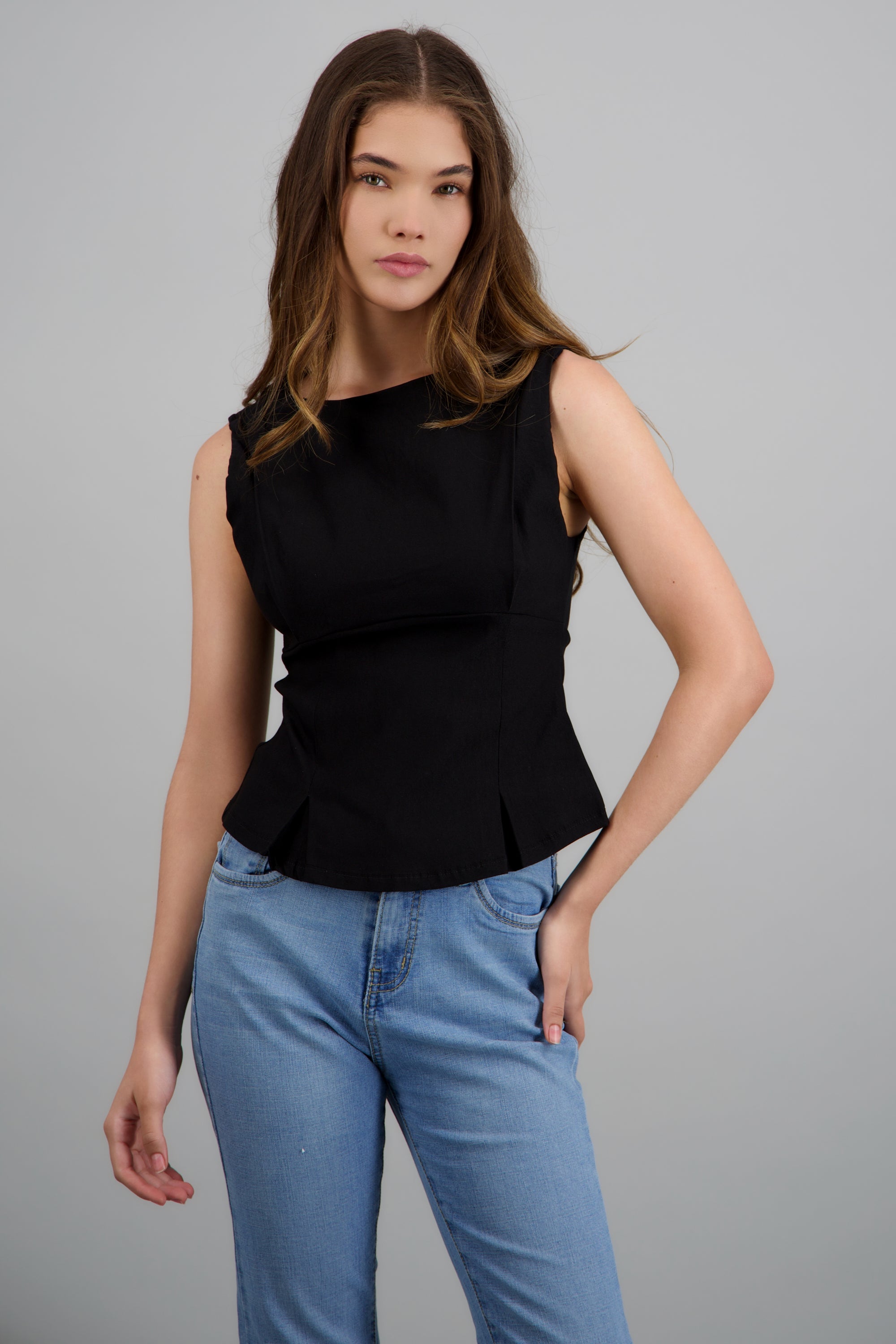 Top sin mangas peplum NEGRO
