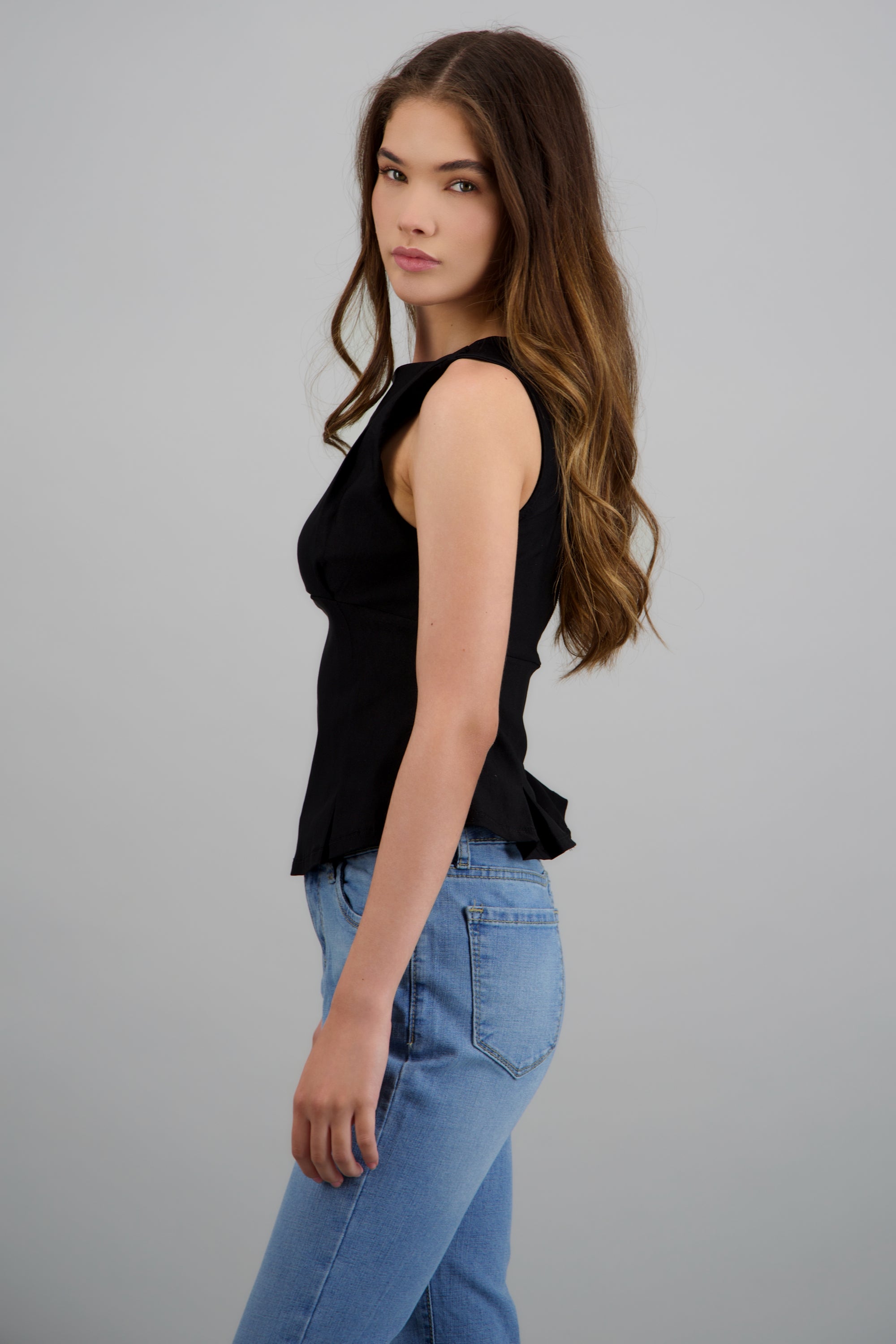 Top sin mangas peplum NEGRO