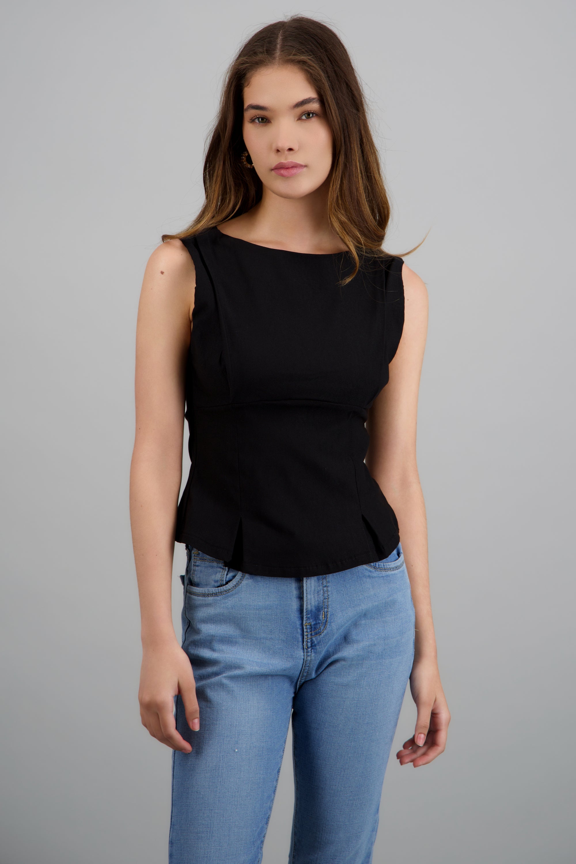 Top sin mangas peplum NEGRO