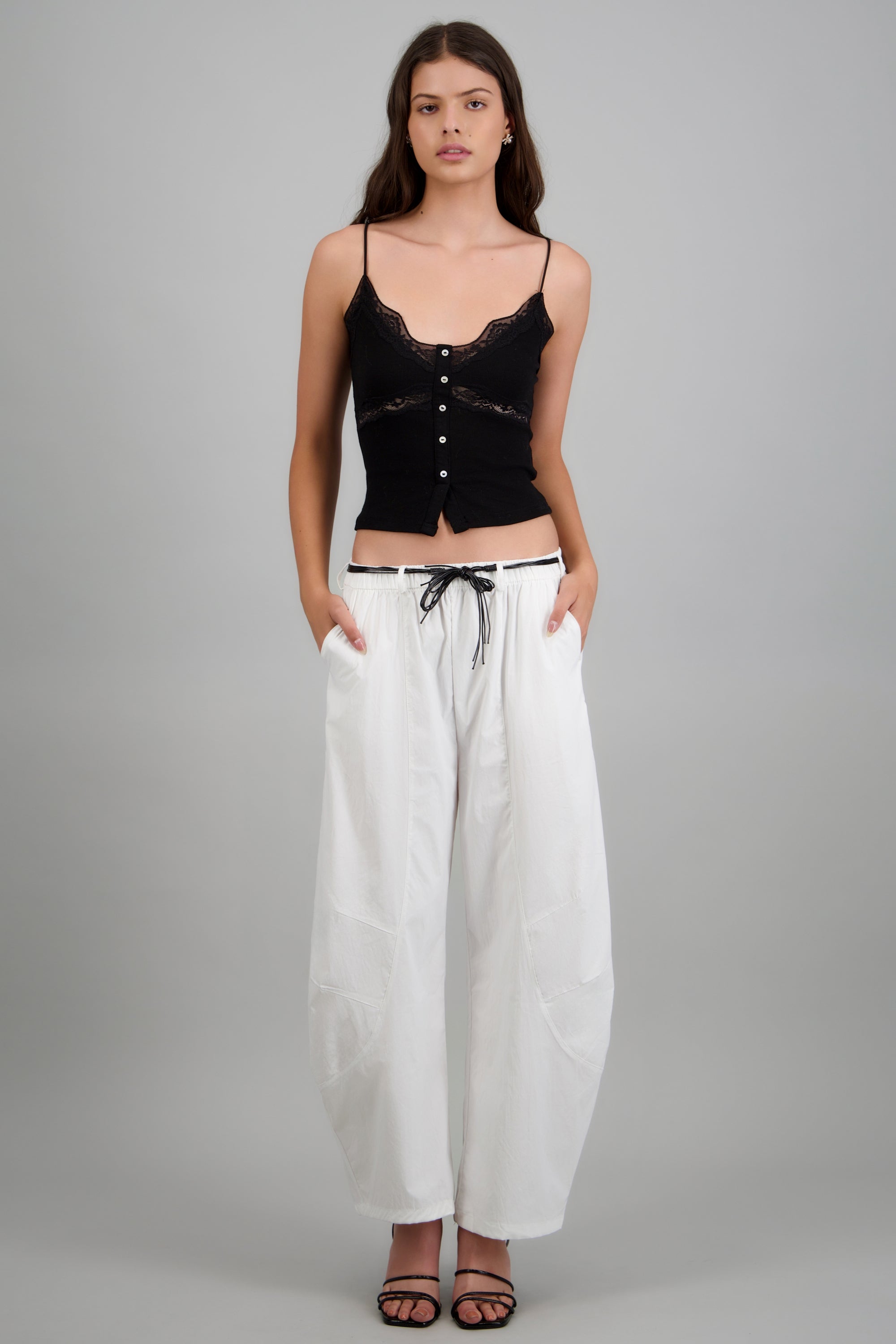 Pantalones barrel con cinto BLANCO