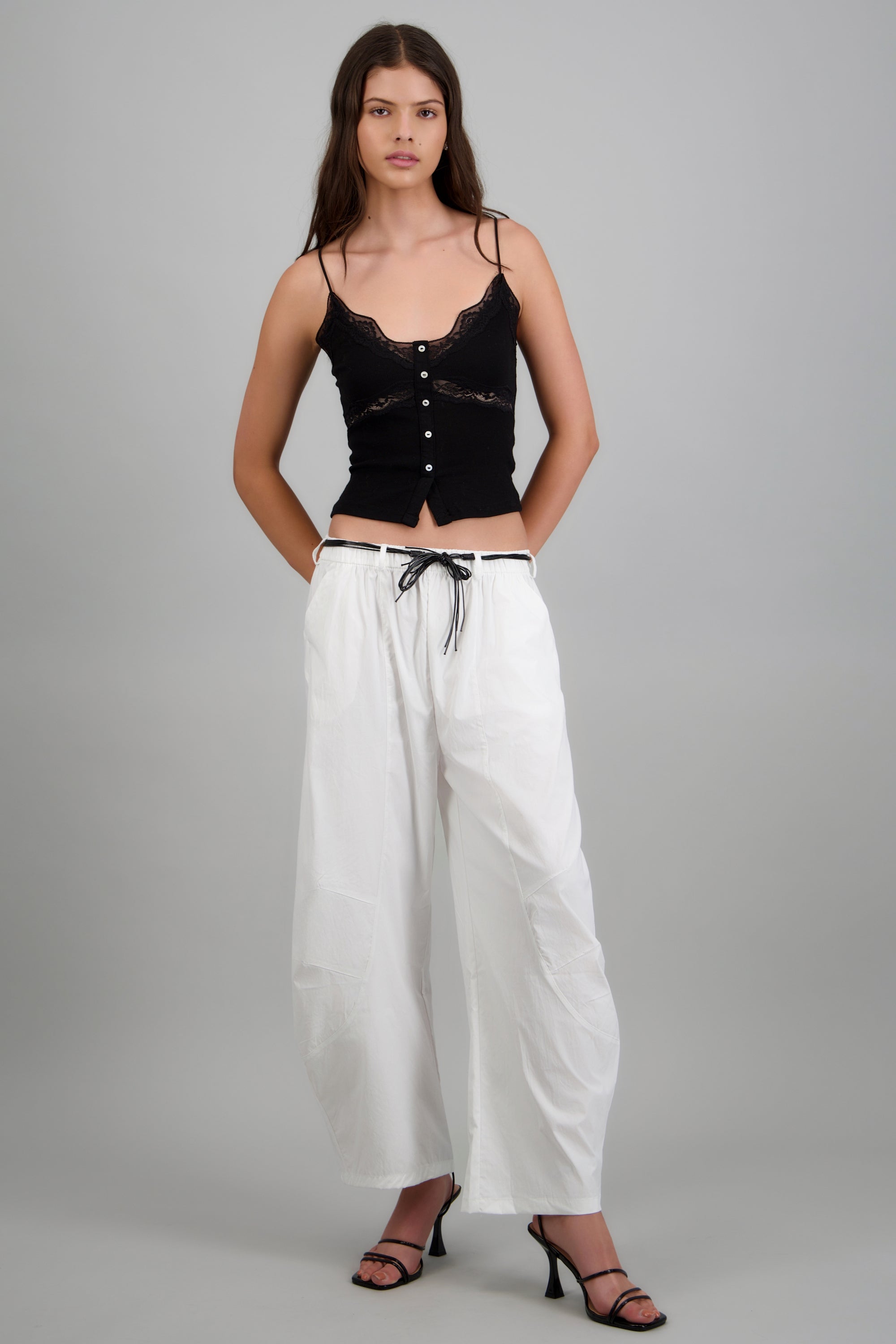 Pantalones barrel con cinto BLANCO