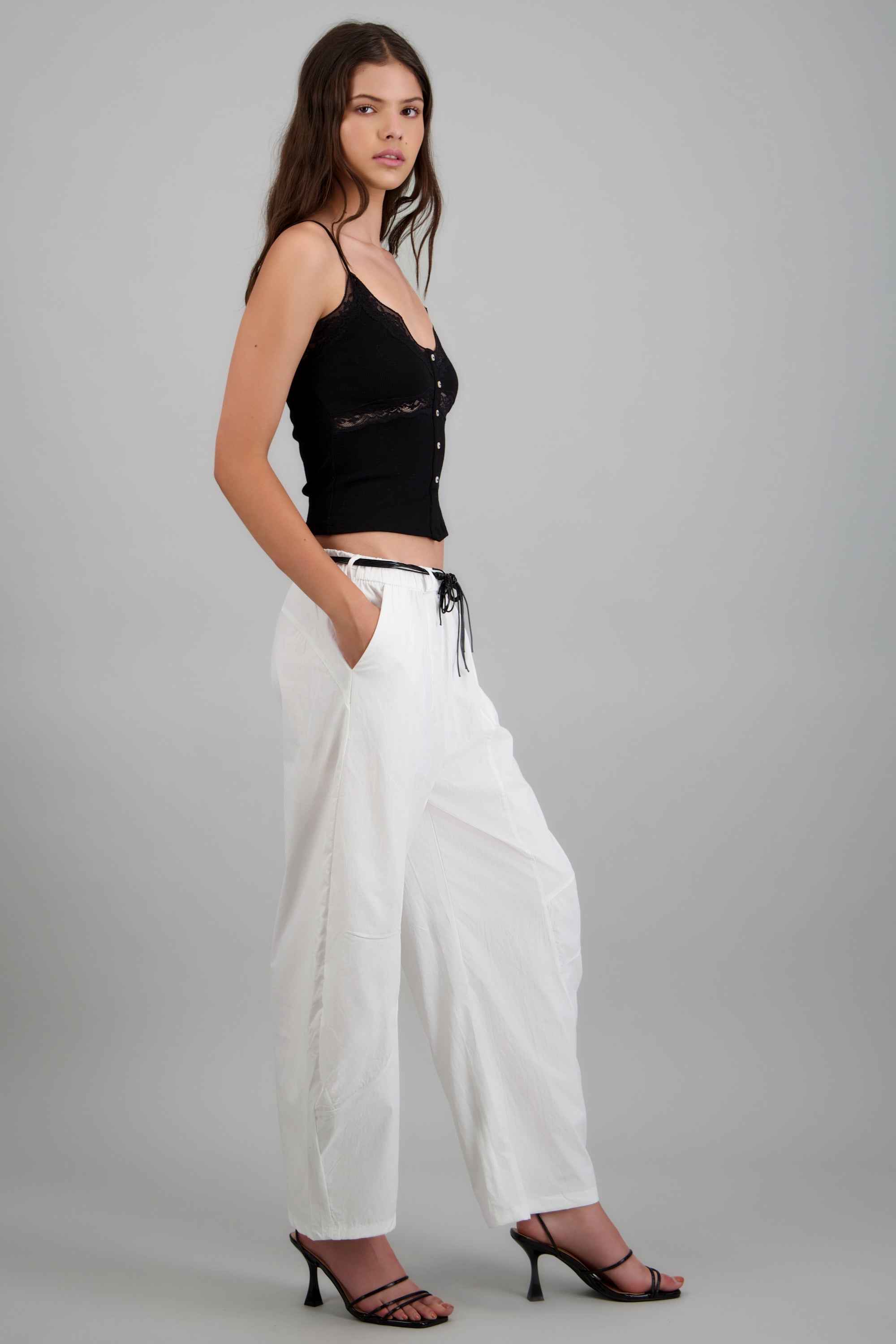 Pantalones barrel con cinto BLANCO