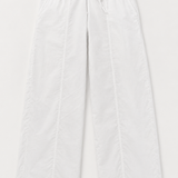 Pantalón barrel con mini olan