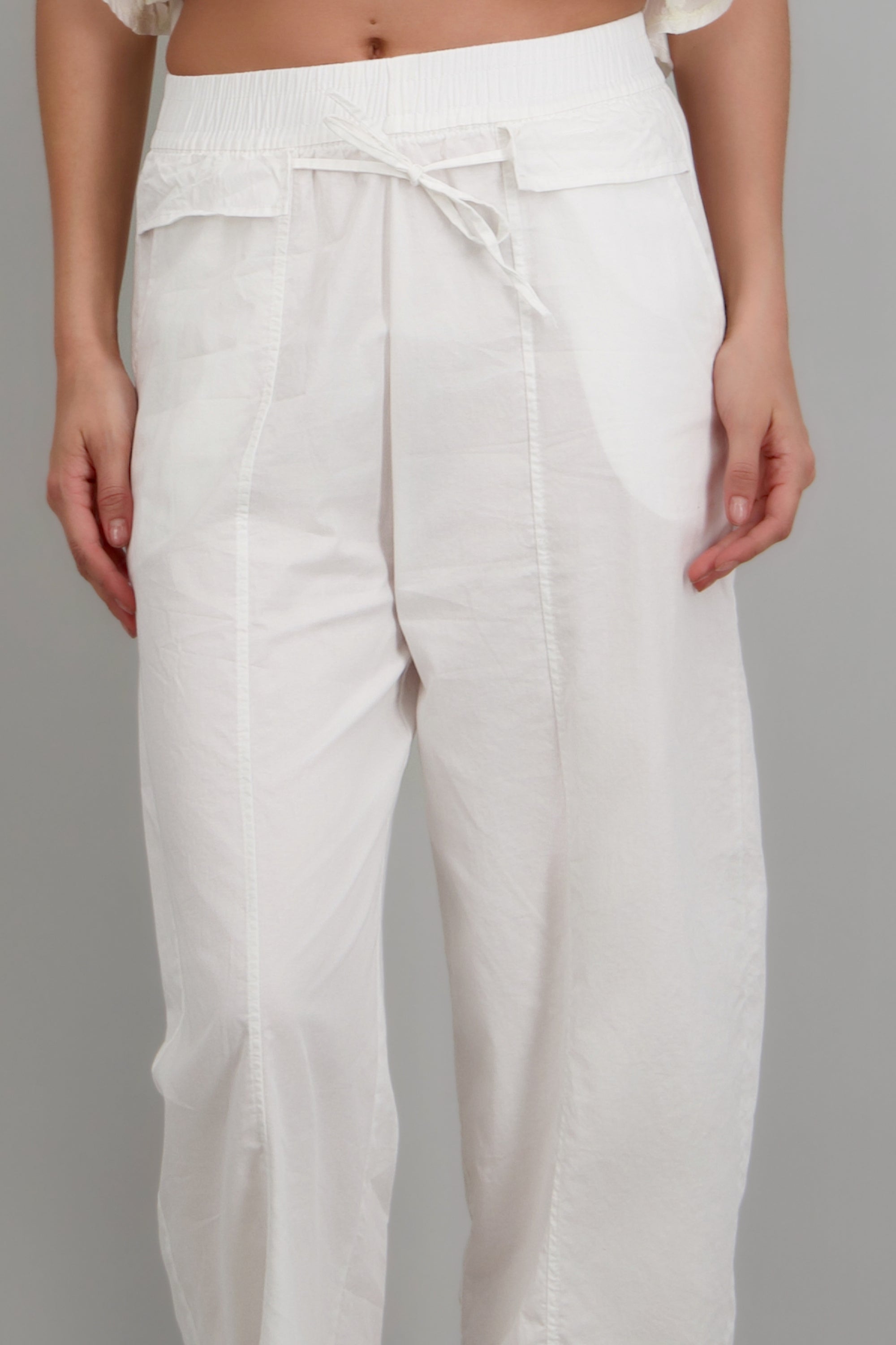 Pantalón barrel con mini olan BLANCO