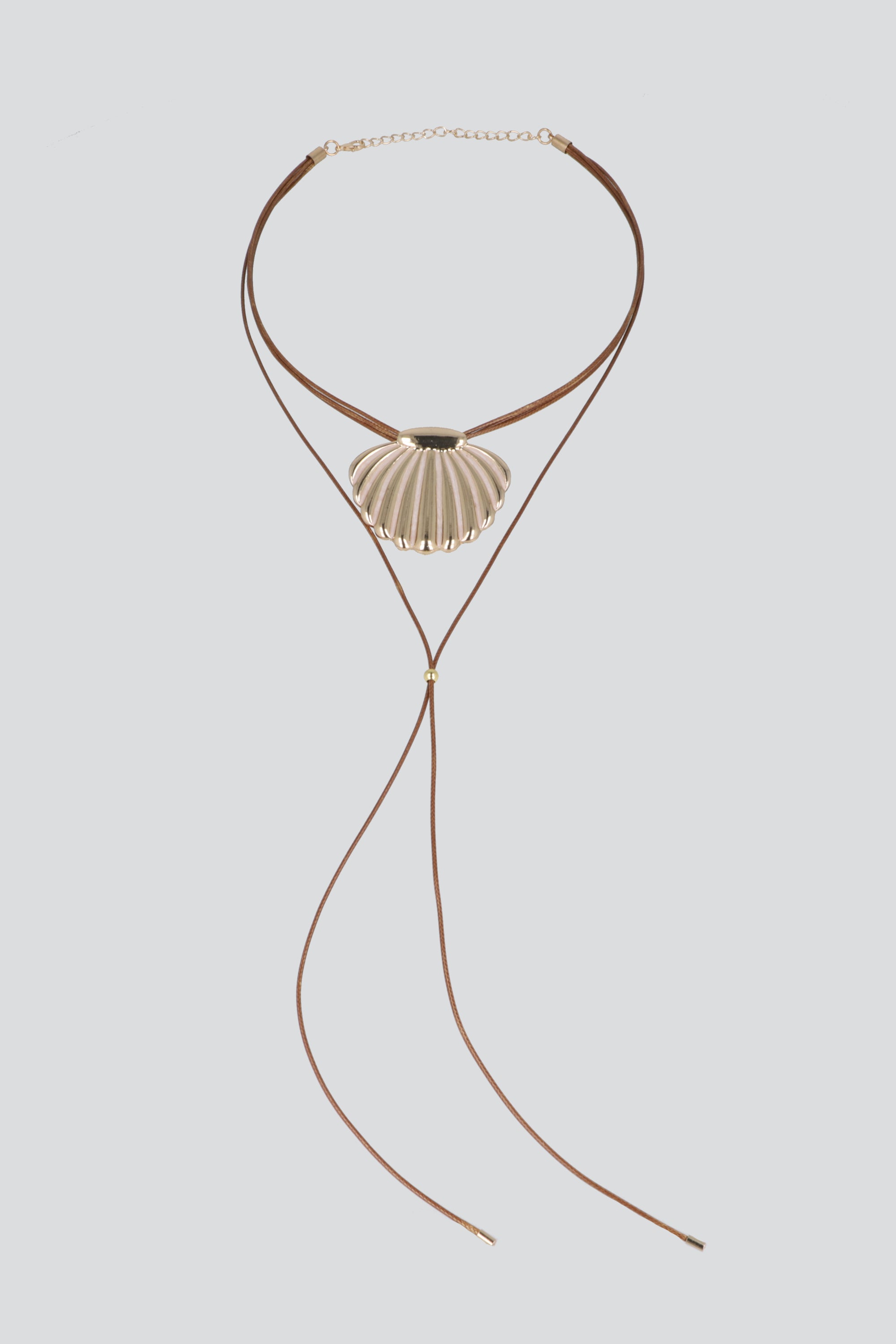 COLLAR CUERDA CONCHA ESMALTE BEIGE