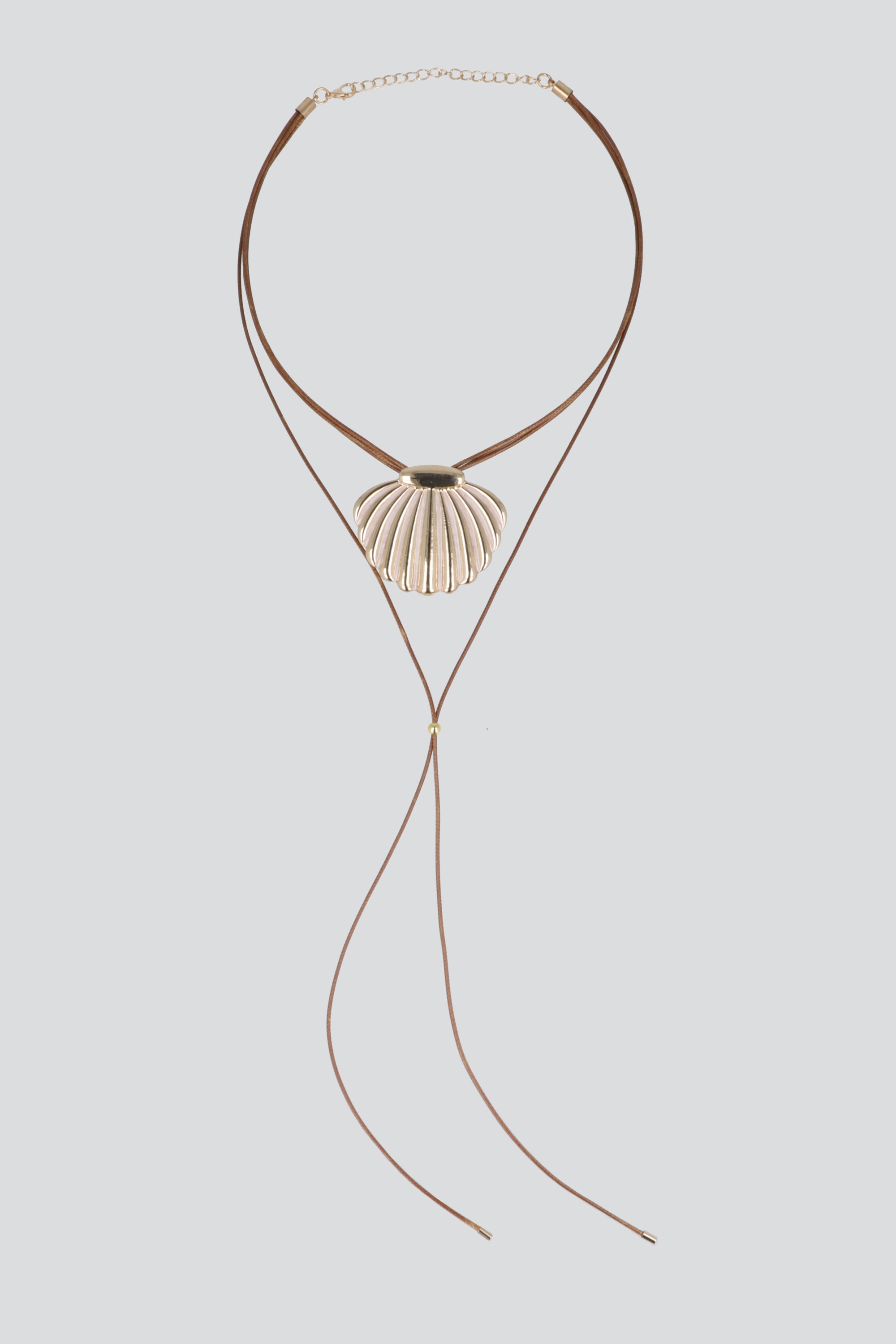COLLAR CUERDA CONCHA ESMALTE BEIGE