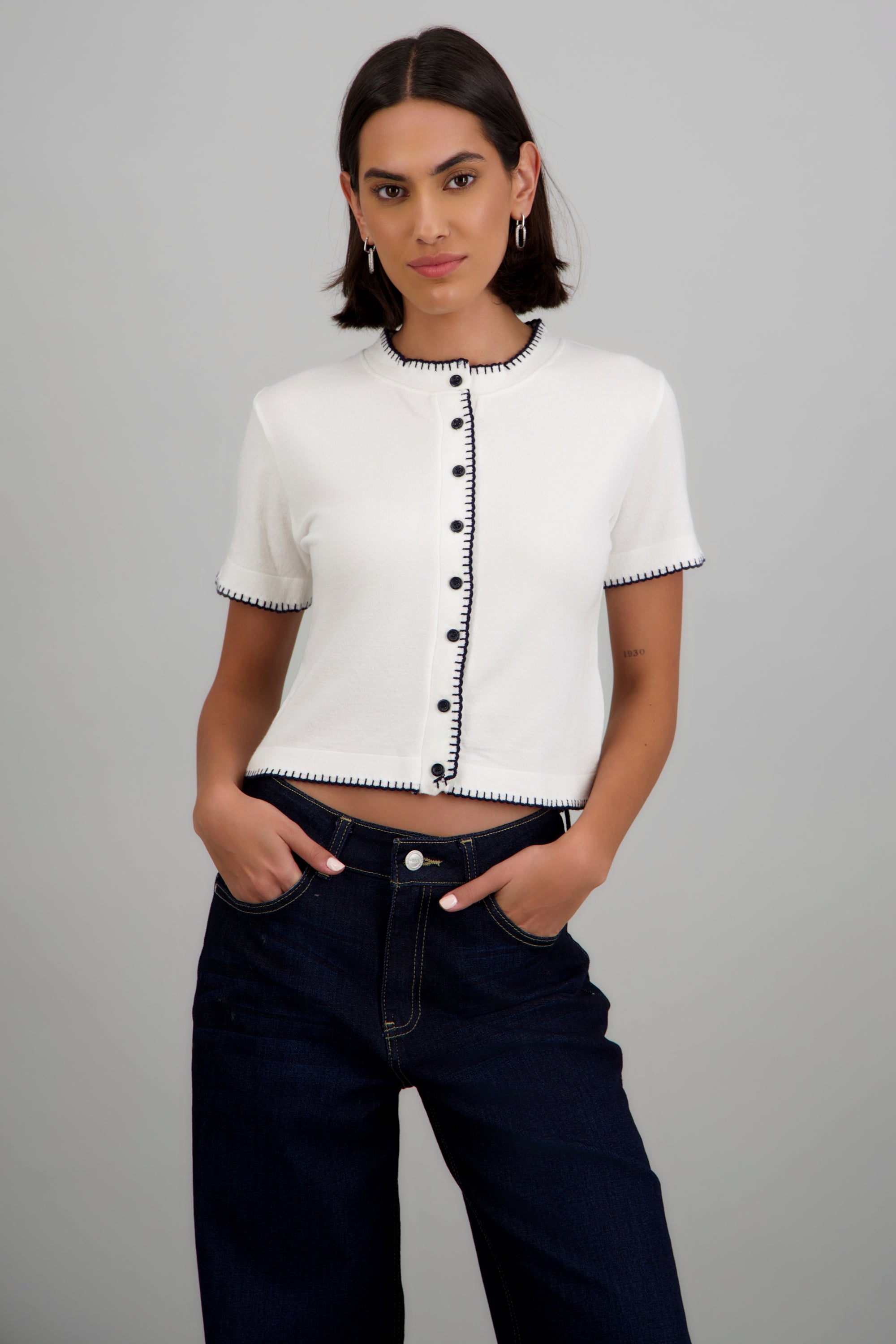 Top manga corta contraste costura HUESO