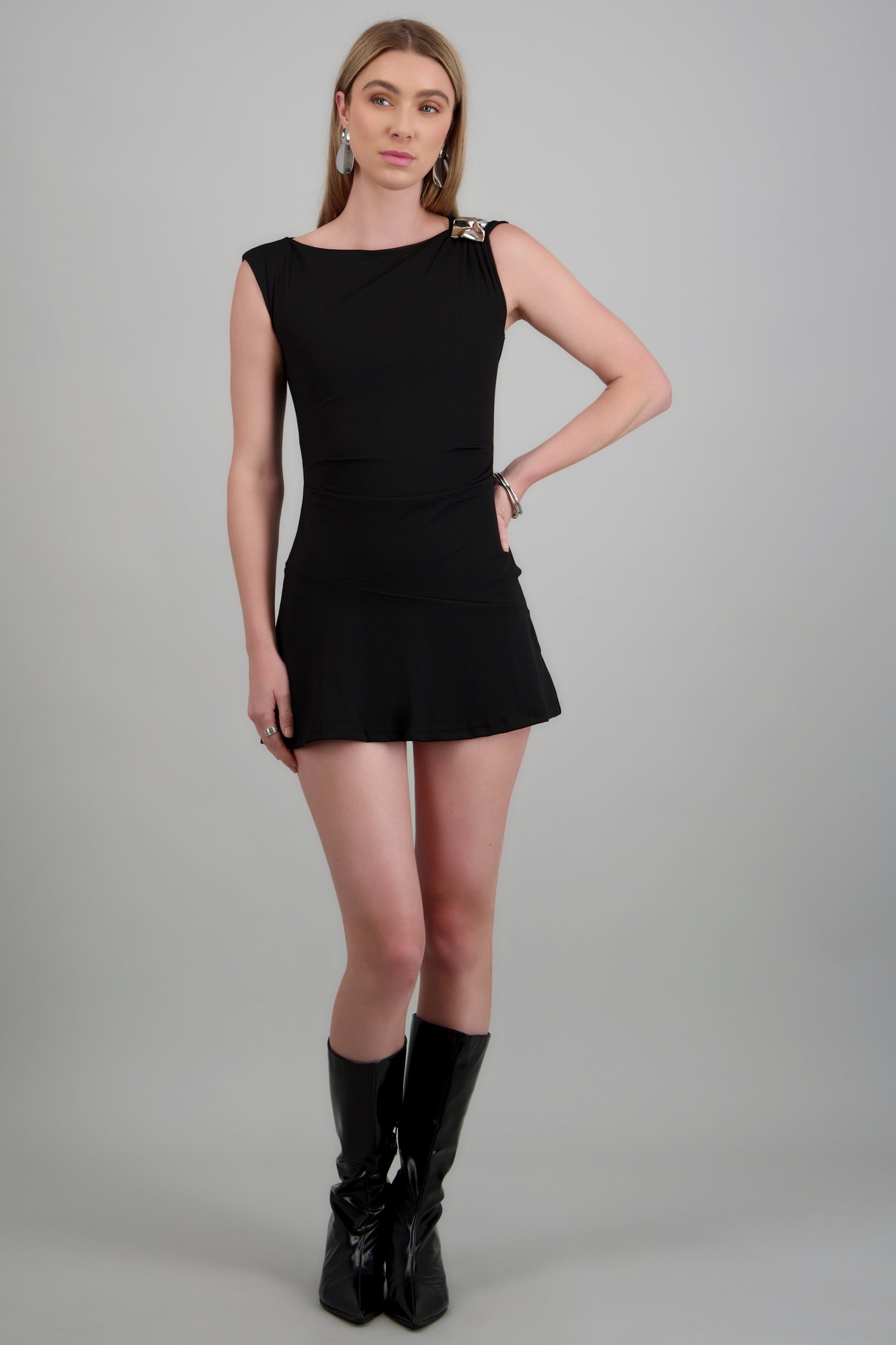Vestido mini drapeado detalle metálico NEGRO