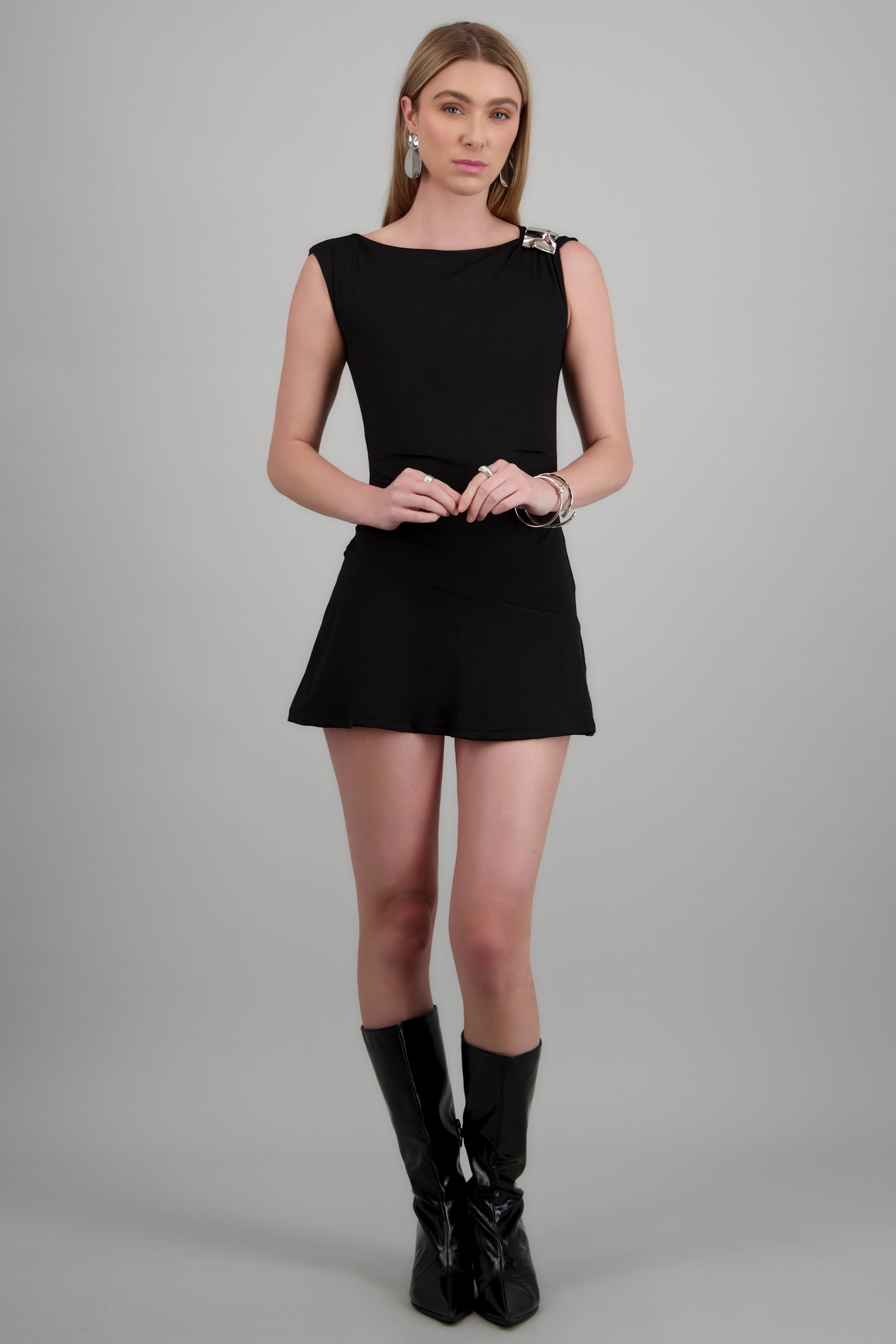 Vestido mini drapeado detalle metálico NEGRO