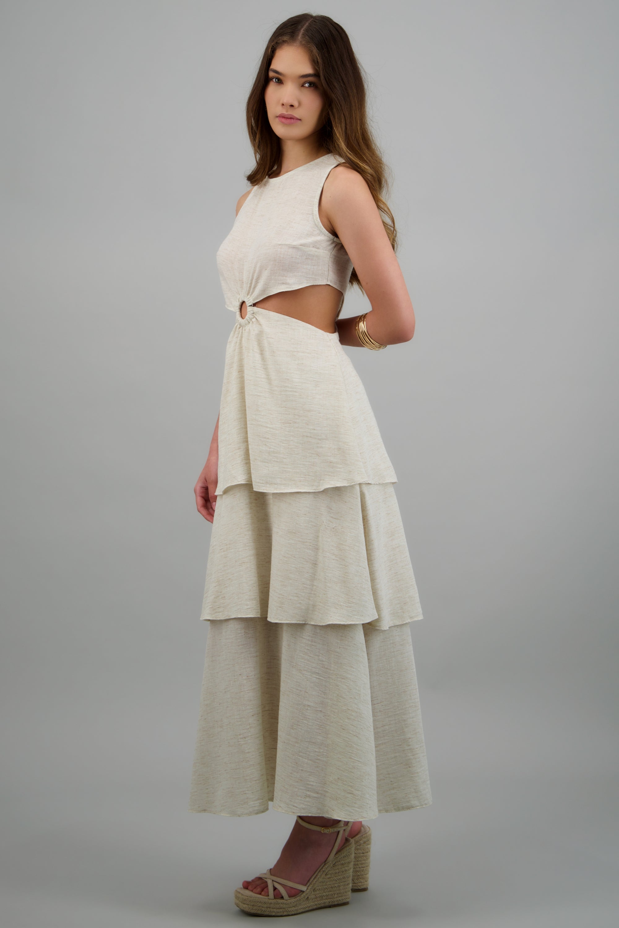 Vestido midi aro con olanes HUESO