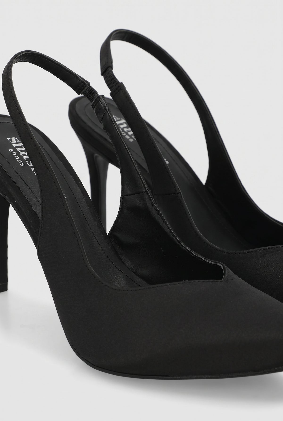 Tacon puntal slingback satin NEGRO