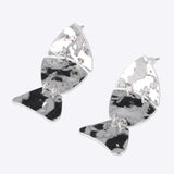 Aretes pez metalico