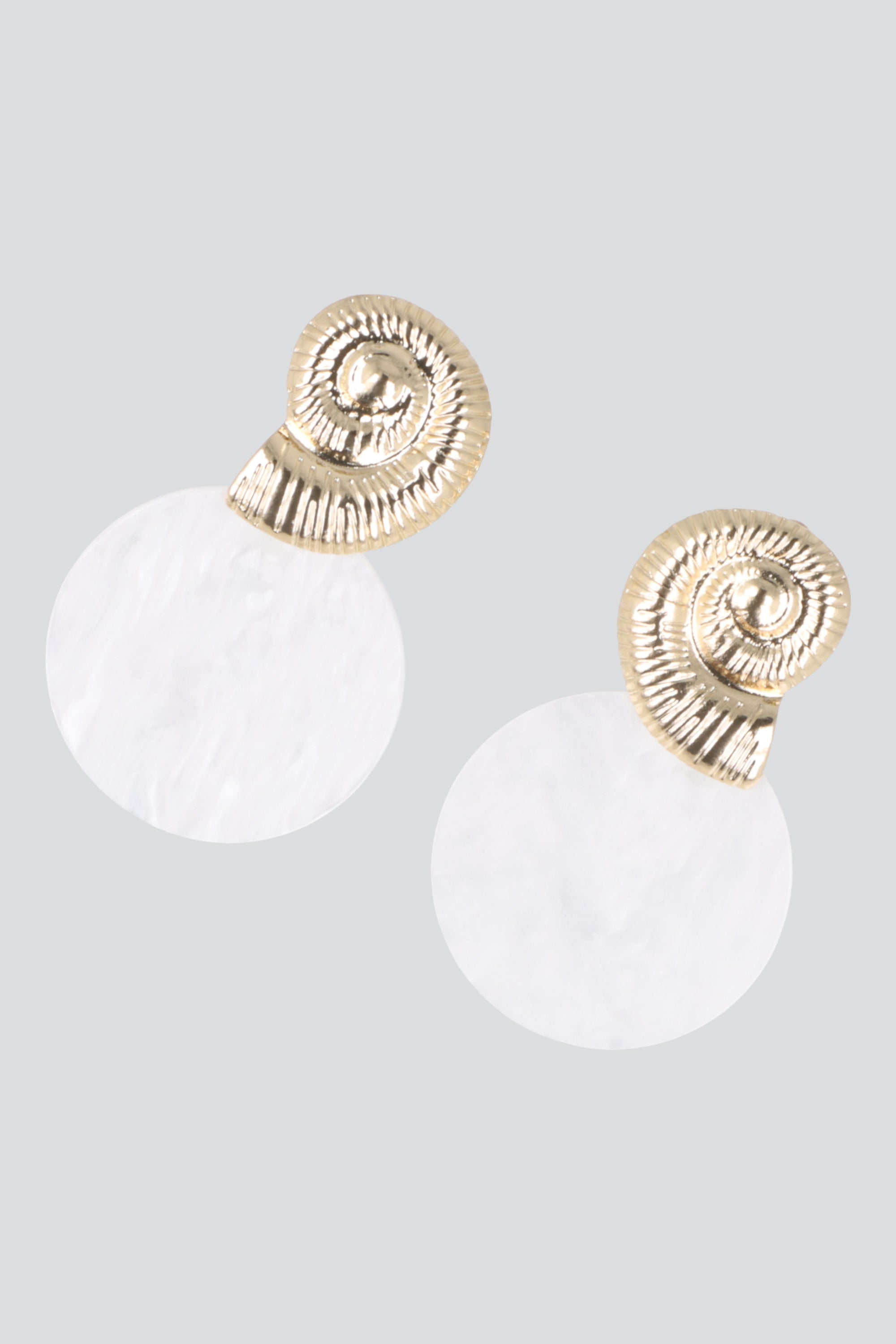 Aretes caracola nacar