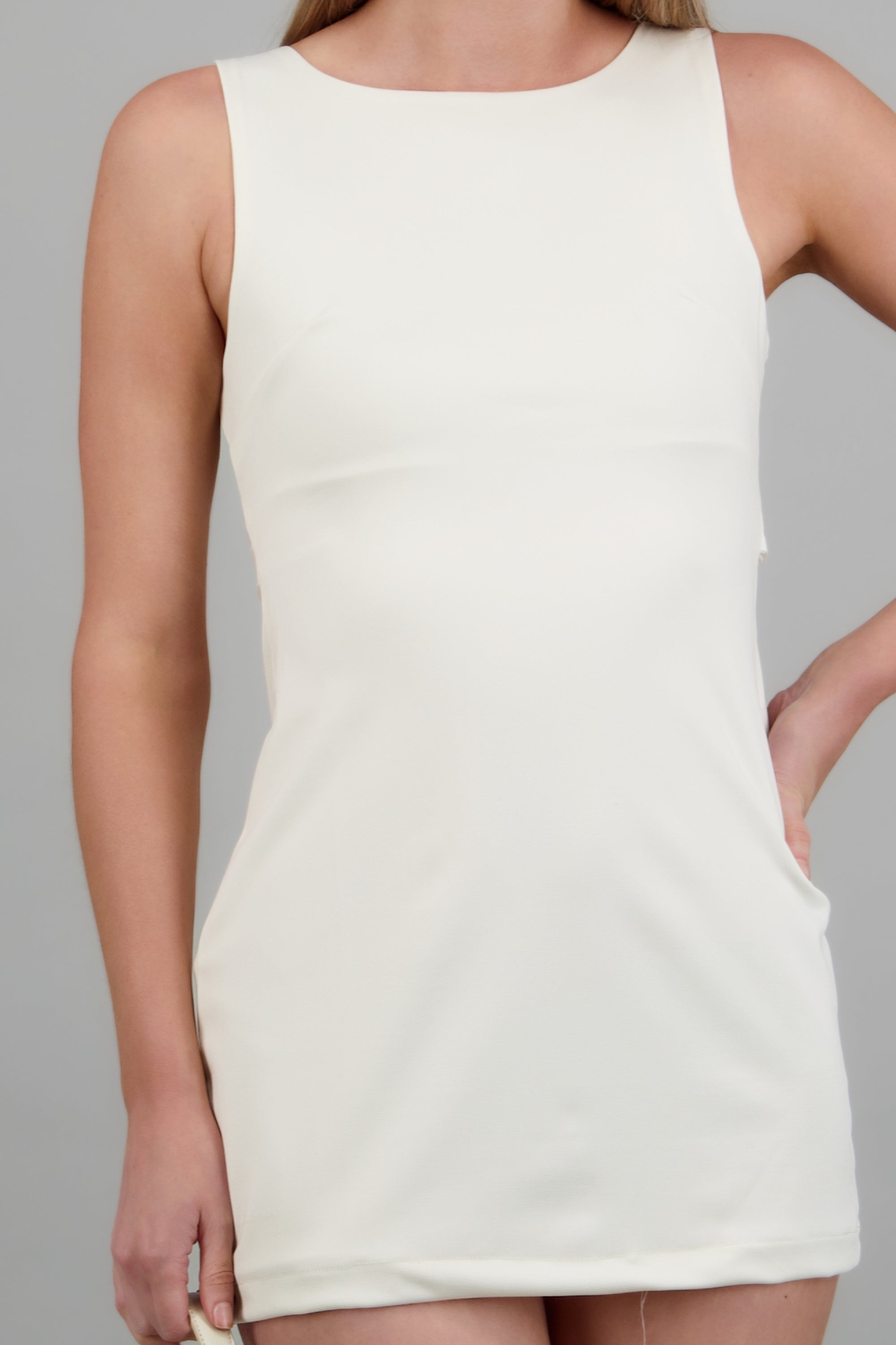 Vestido mini tira espalda HUESO