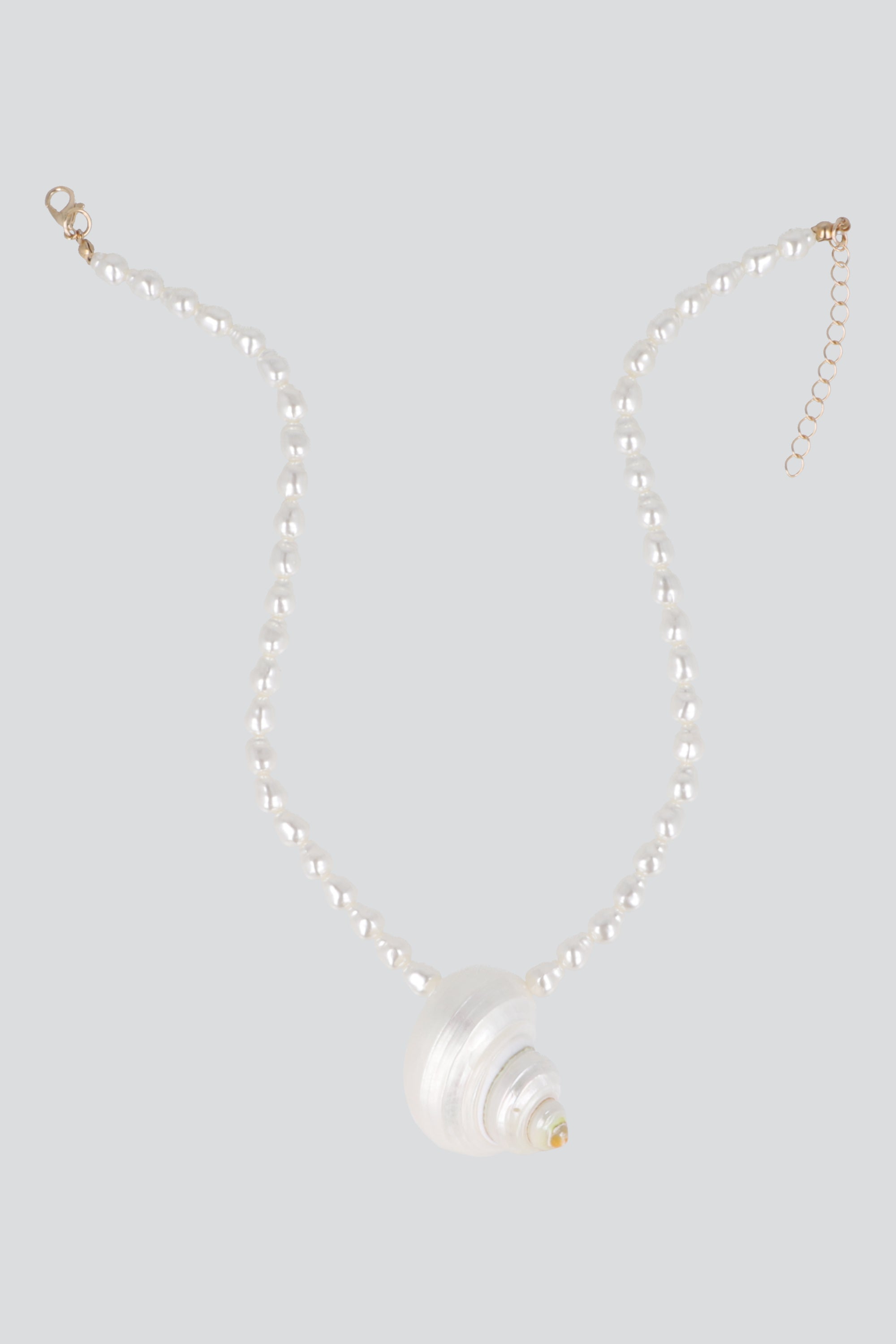 COLLAR PERLITAS CARACOLA BLANCO
