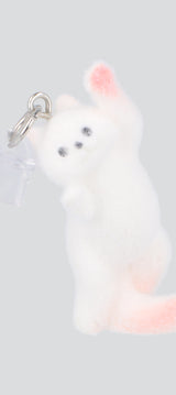 Charm cel gatito estirado