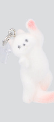 Charm cel gatito estirado
