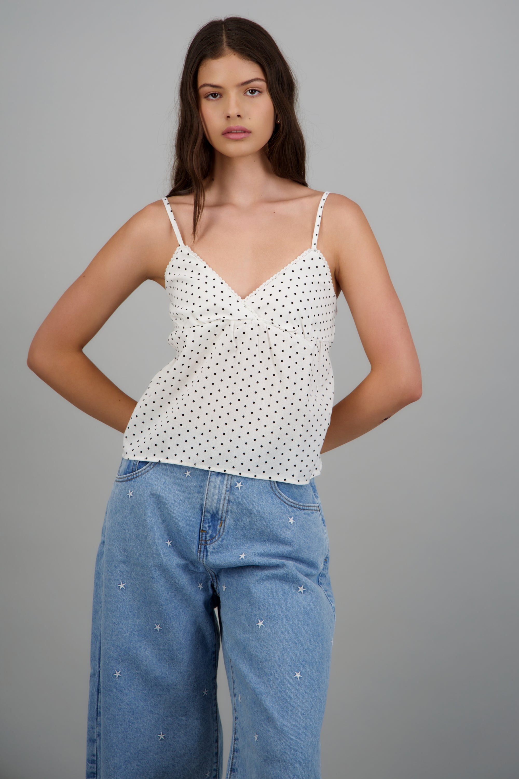 Top tirantes escote v estampado polkas BLANCO COMBO