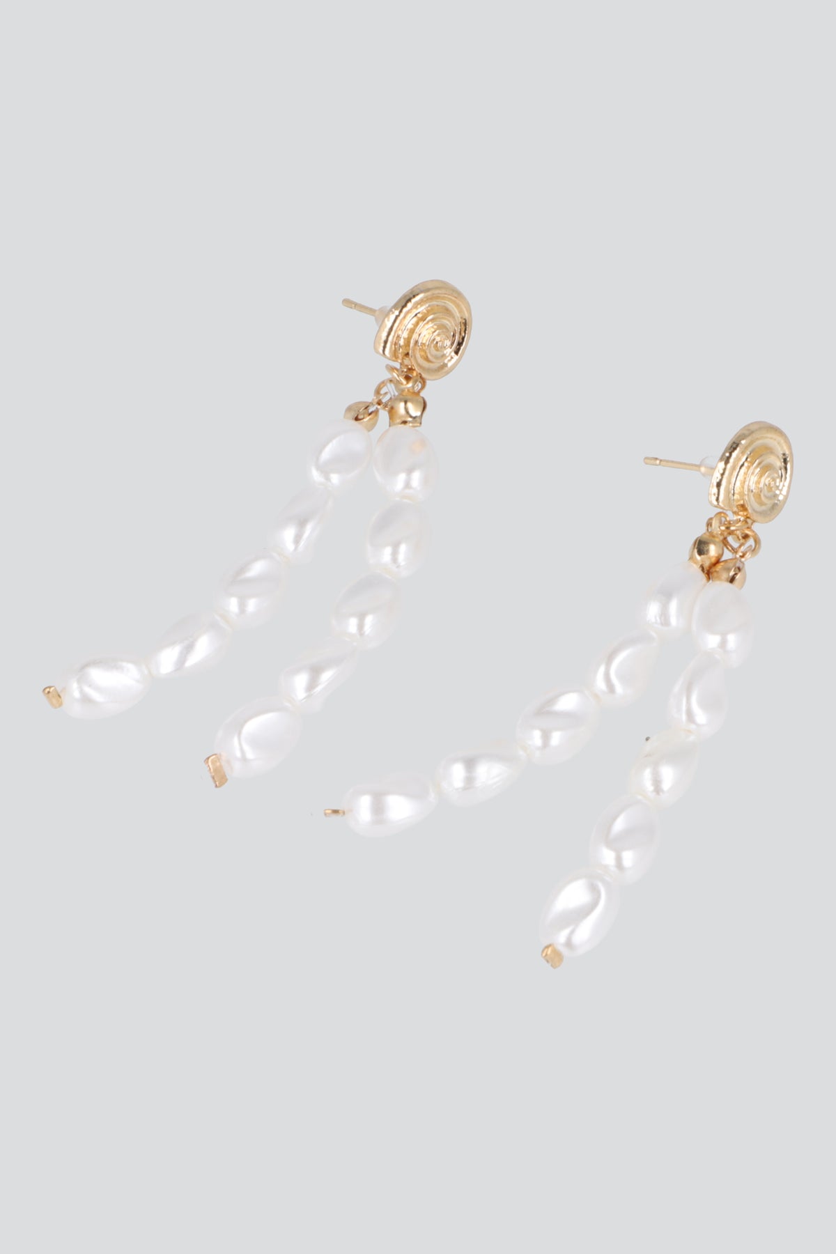 ARETES CARACOLA DETALLE BEADS ORO