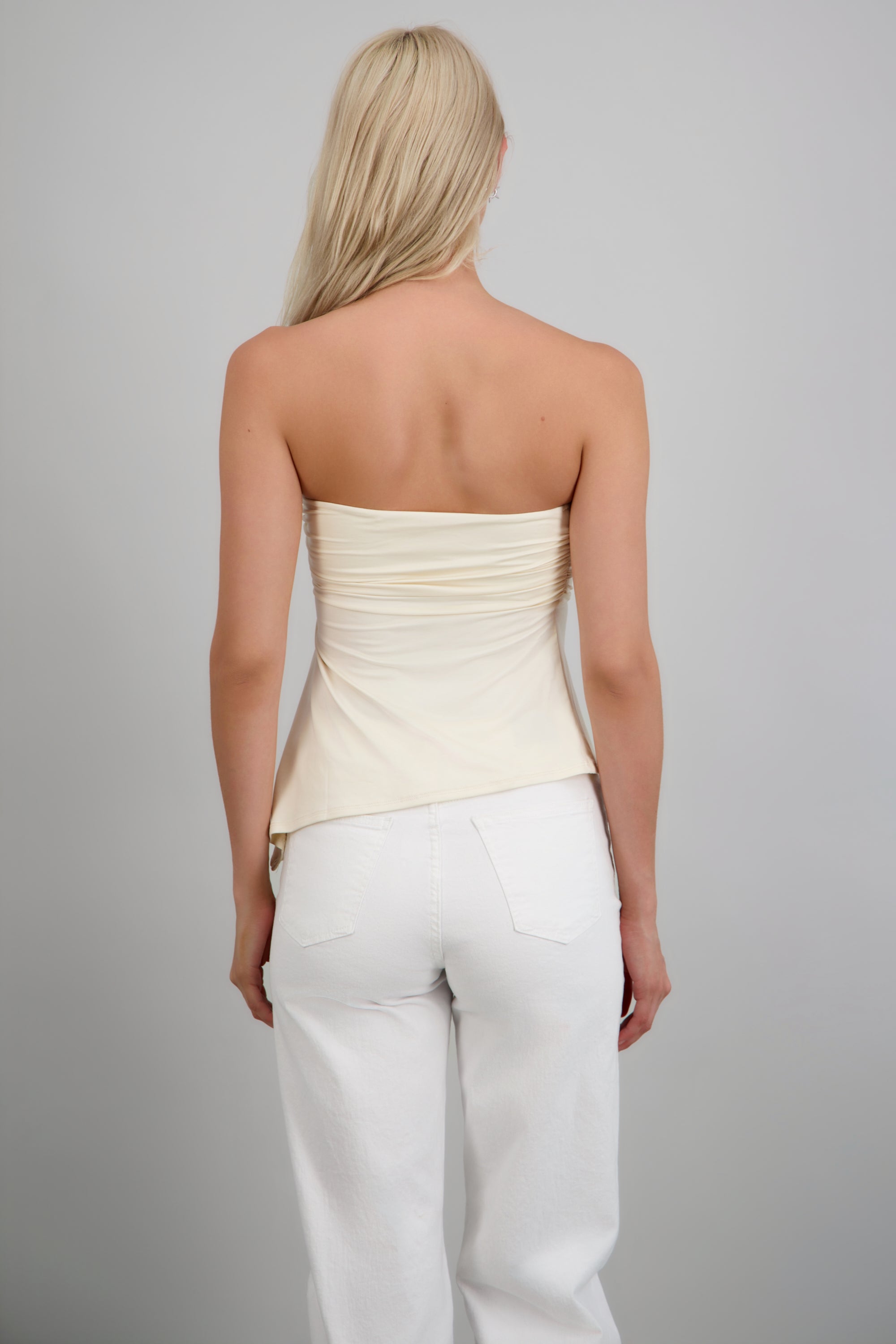 Top tubo detalle frunce asimétrico CREMA