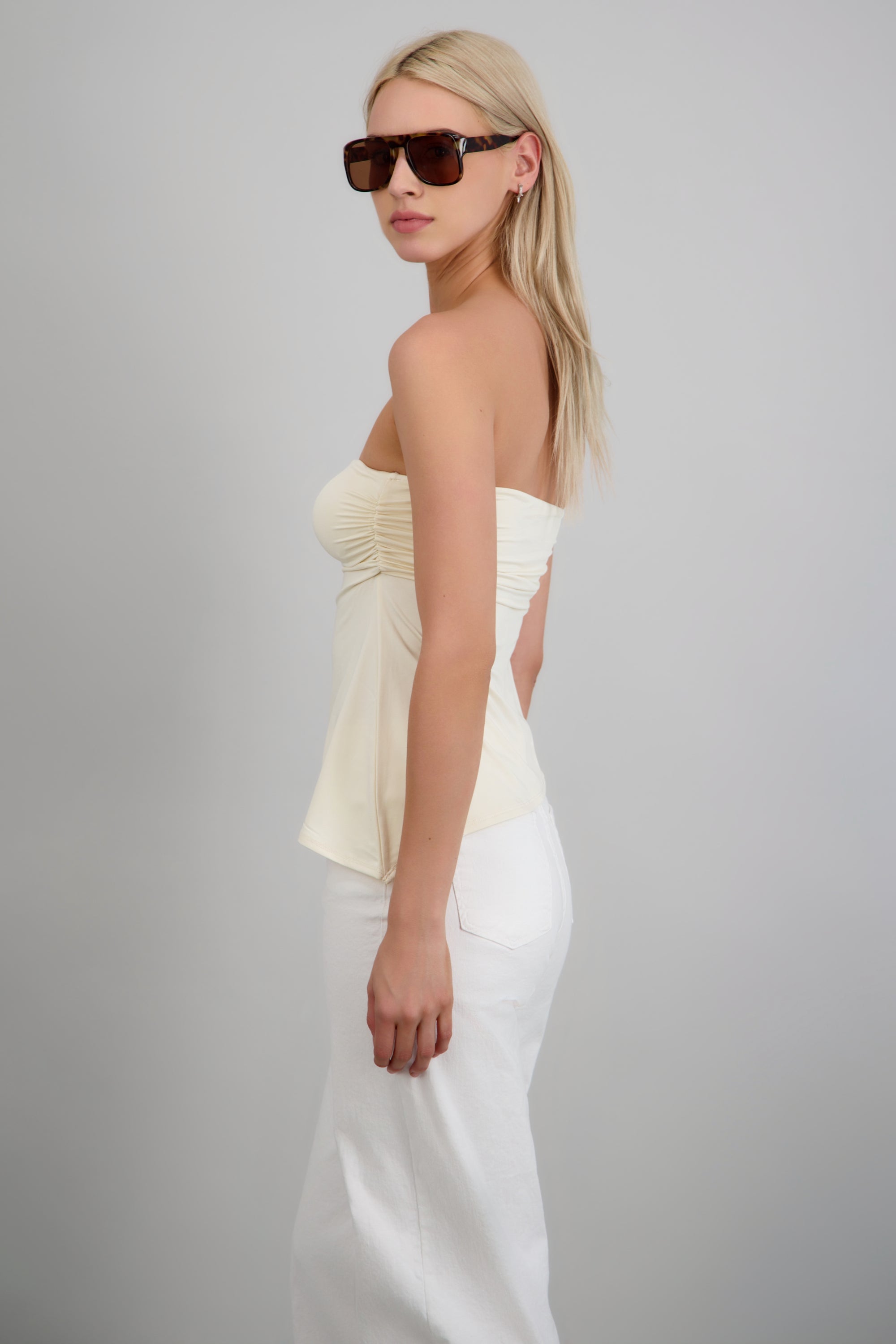 Top tubo detalle frunce asimétrico CREMA