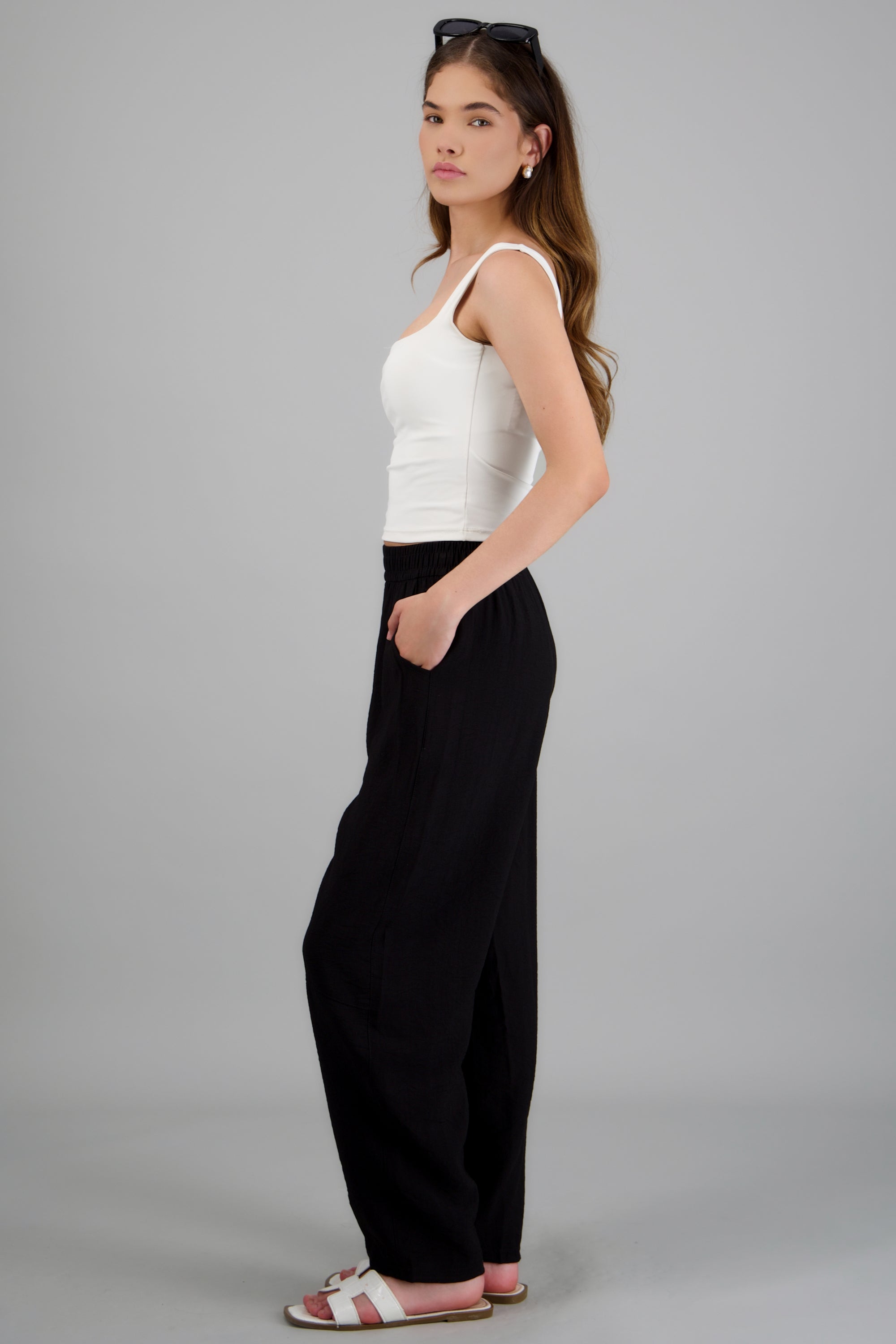 Pantalón con bolsas y resorte liso NEGRO