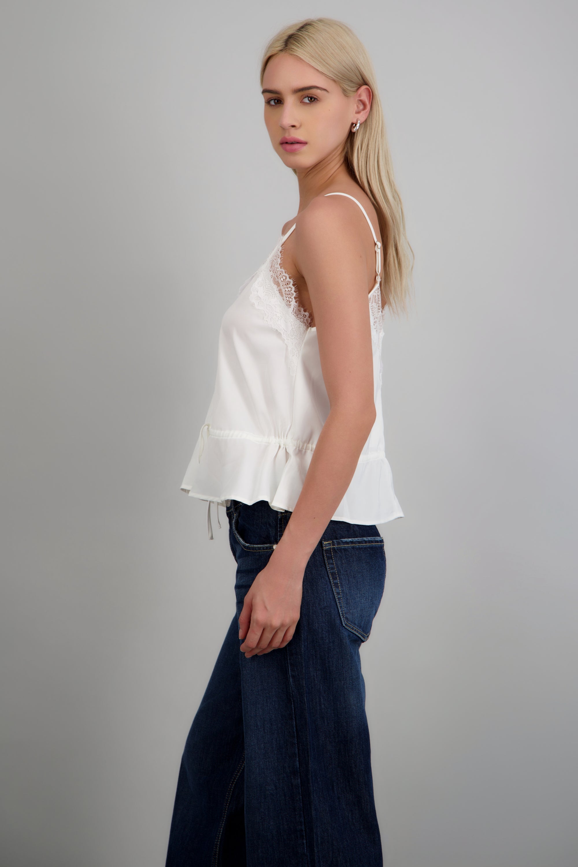 Blusa con detalle encaje HUESO