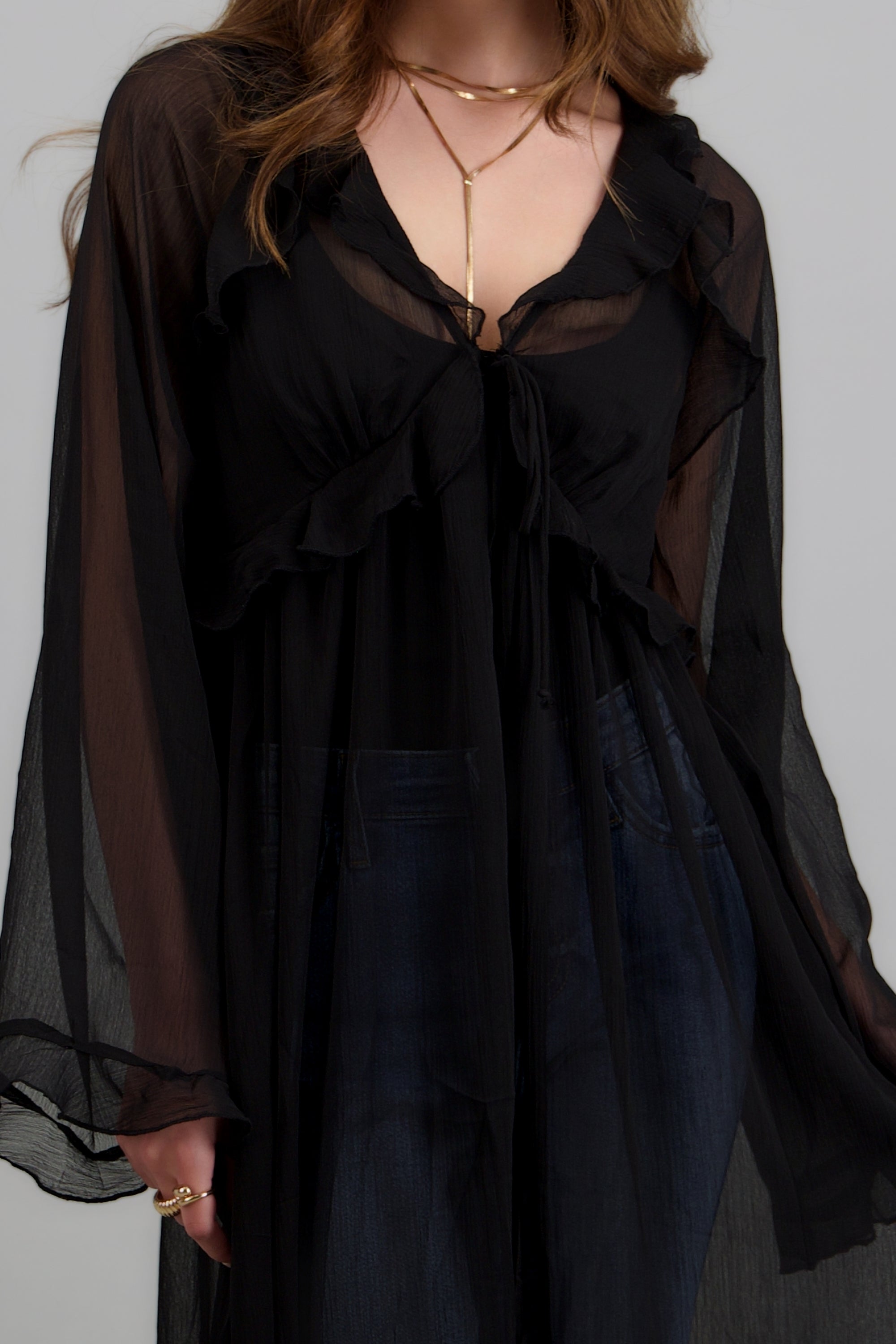Cardigan ligero transparente con olanes NEGRO