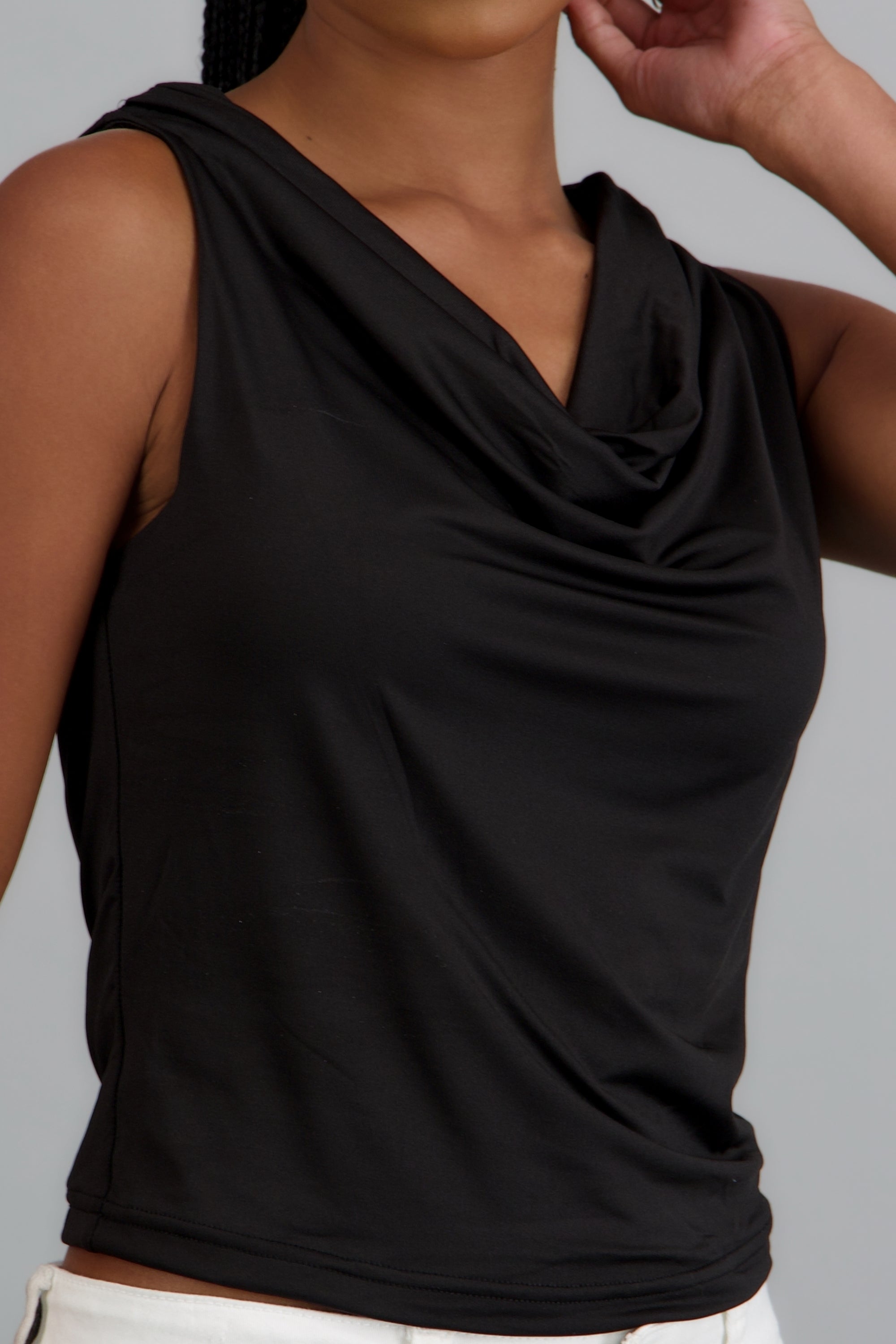 Top cuello cascada NEGRO