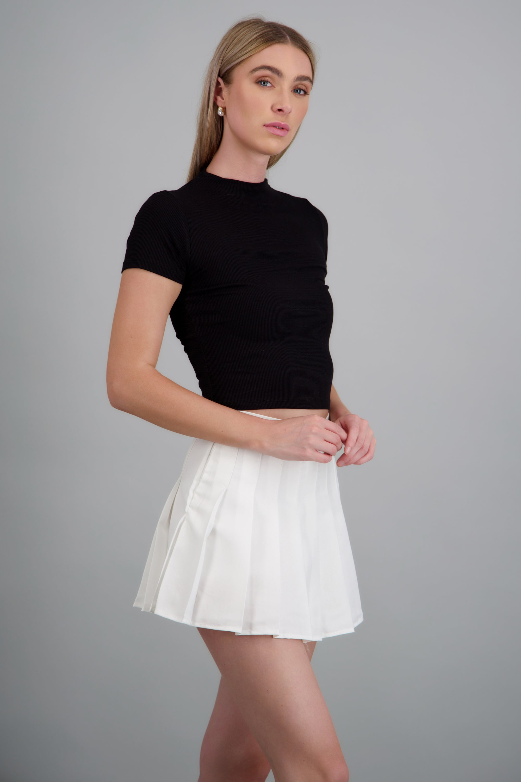 Top manga corta cuello alto NEGRO