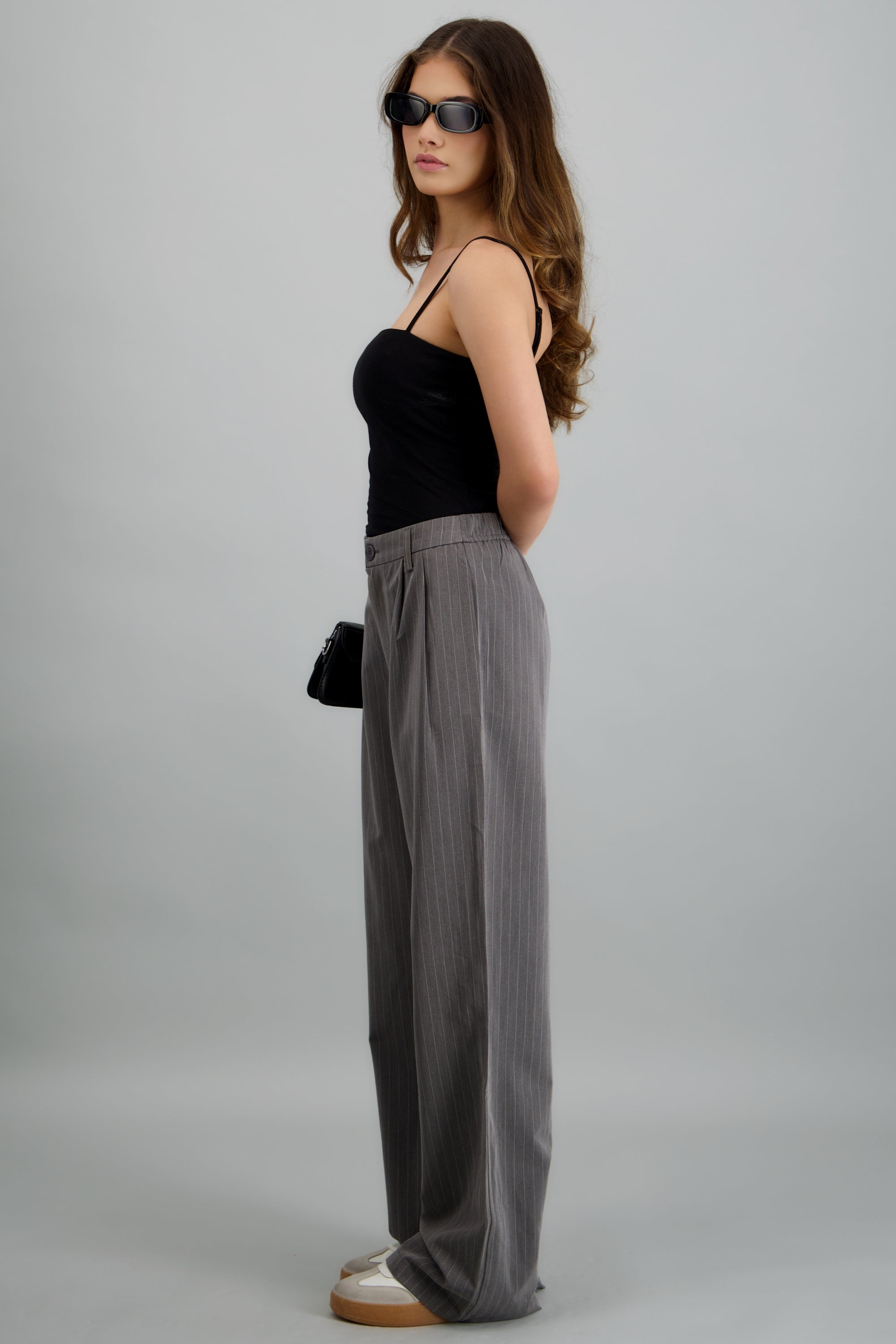GRAY