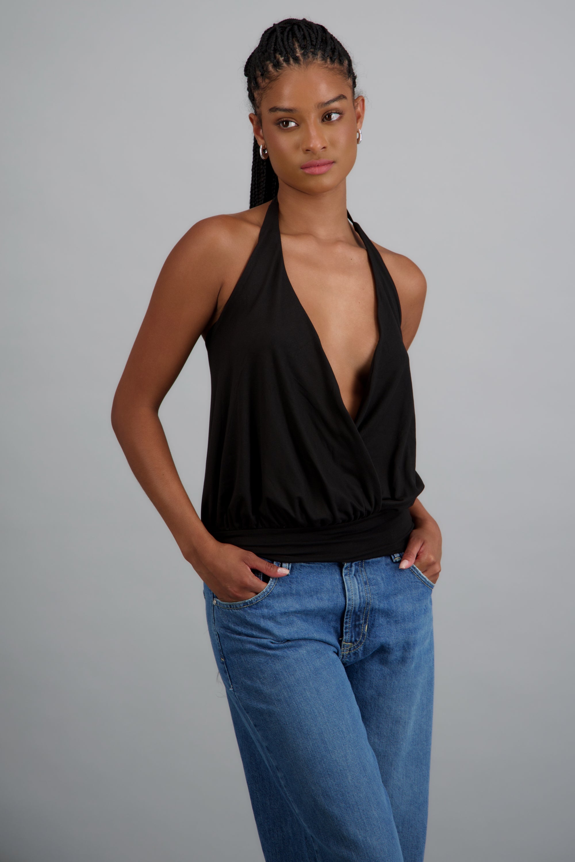 Top halter detalle cruzado NEGRO