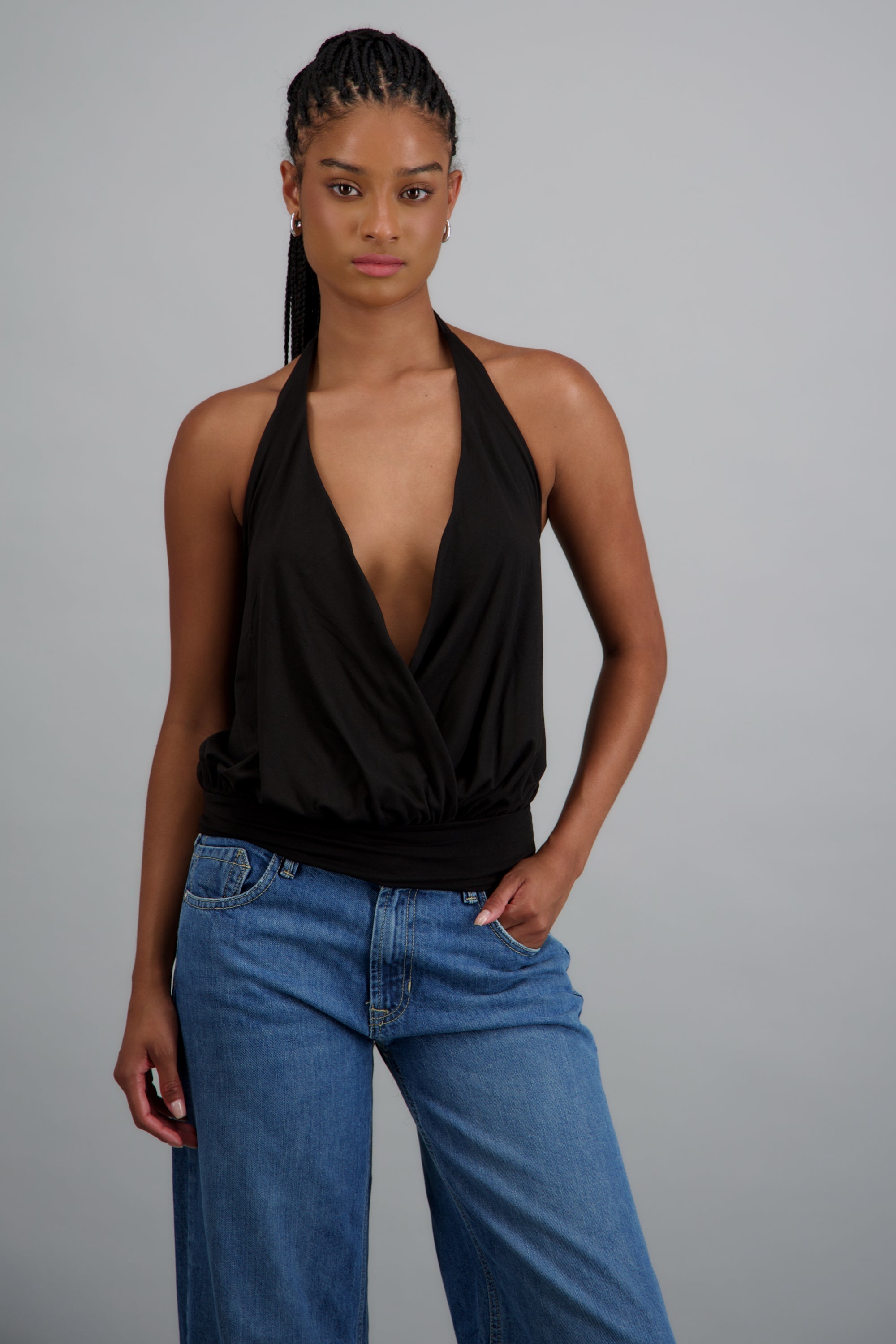 Top halter detalle cruzado NEGRO