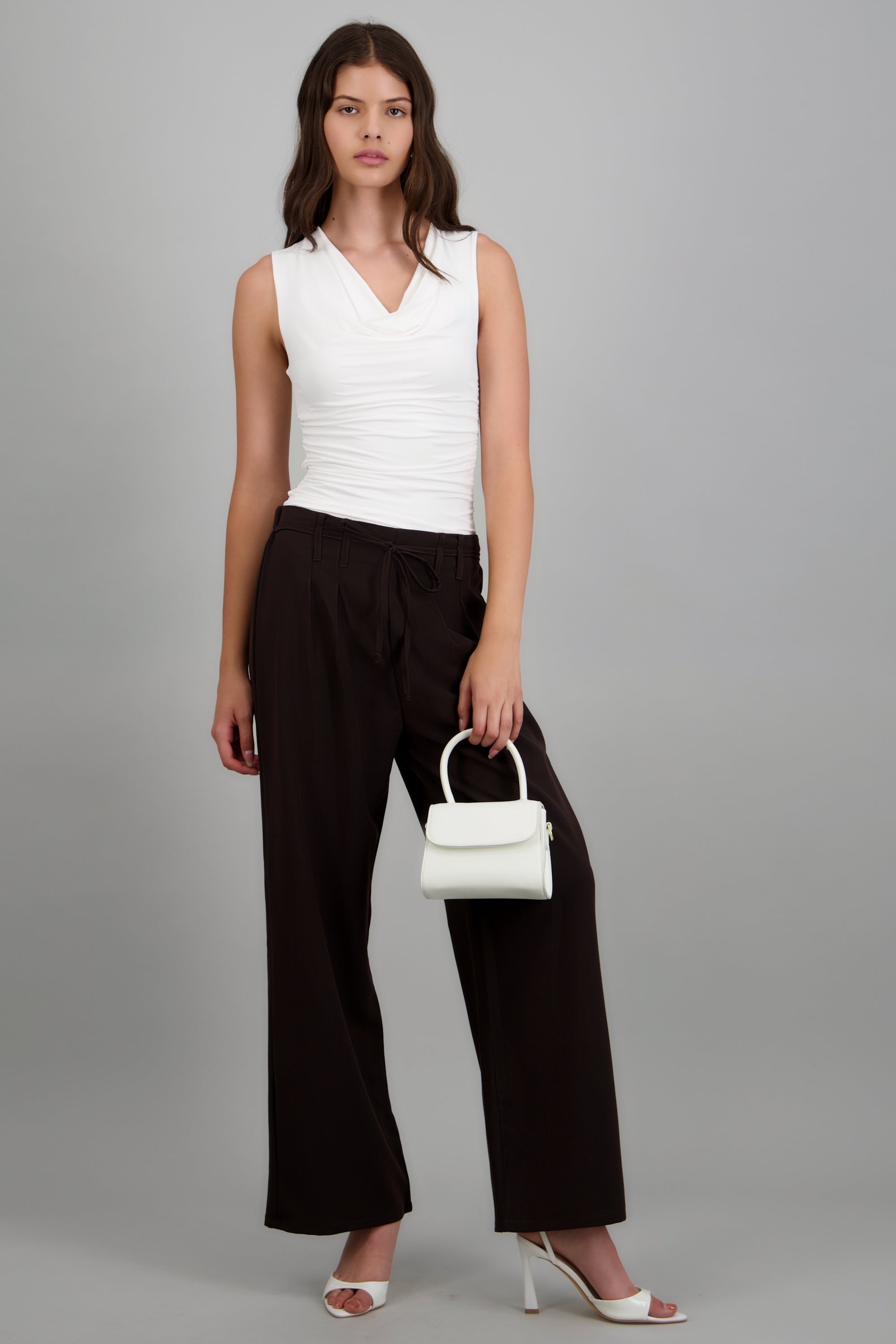 Pantalon doble pinza detalle amarre CAFE