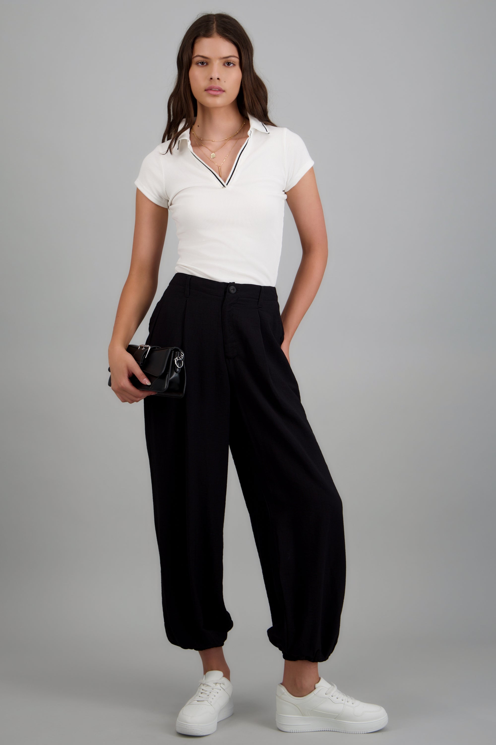 Pantalon jogger liso NEGRO