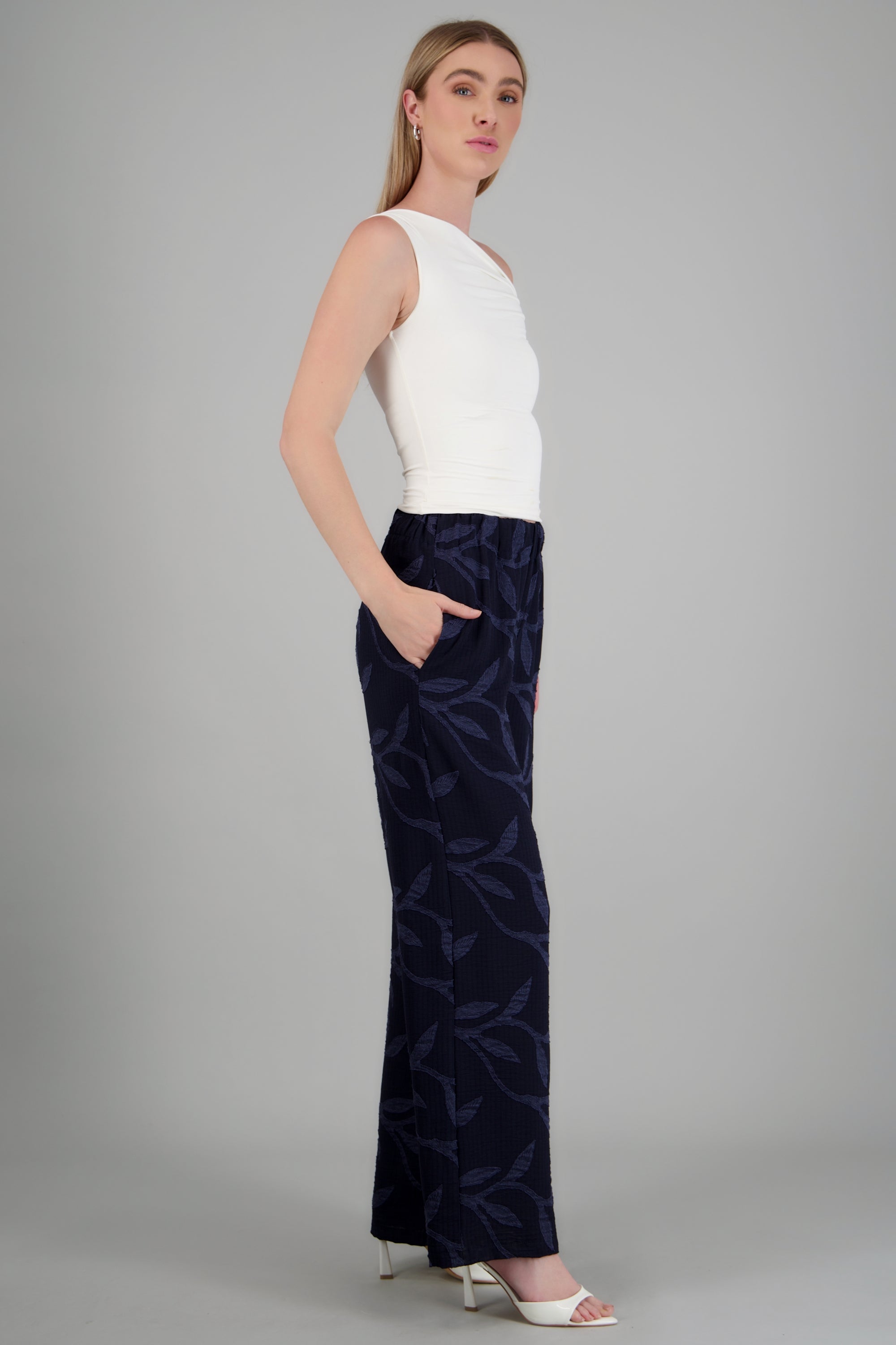 Pantalon fluido textura hojas MARINO
