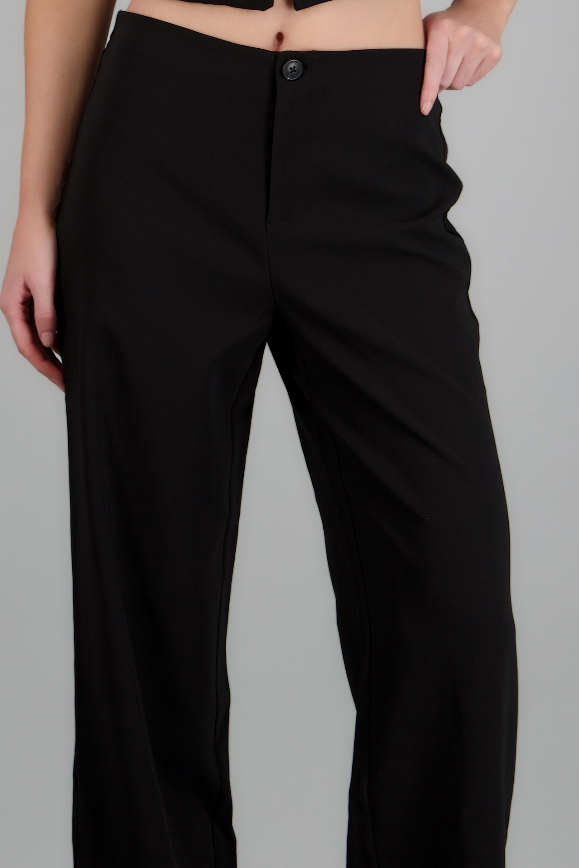 Pantalón recto liso NEGRO