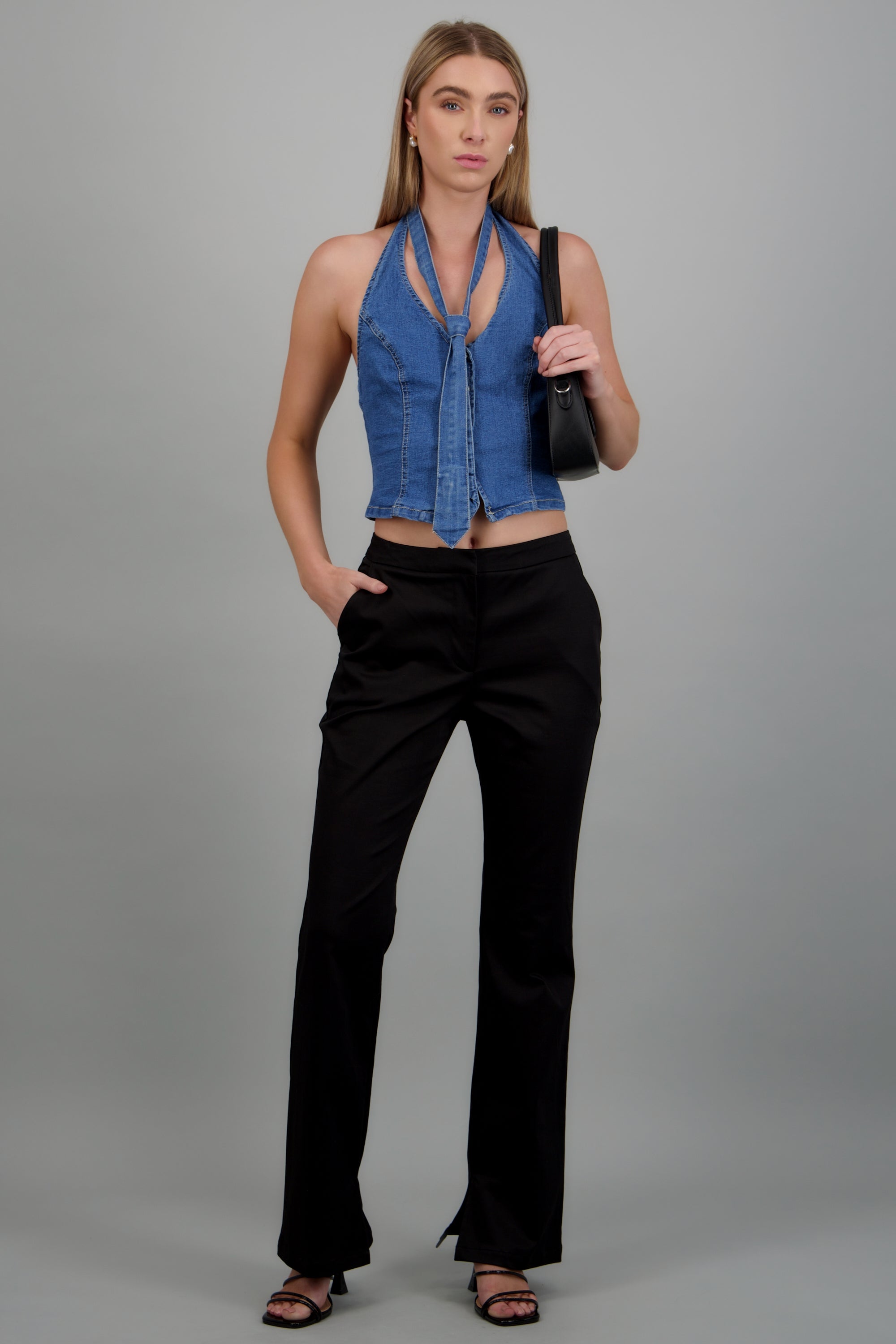 Top denim halter botones con corbata MEDIUM WASH