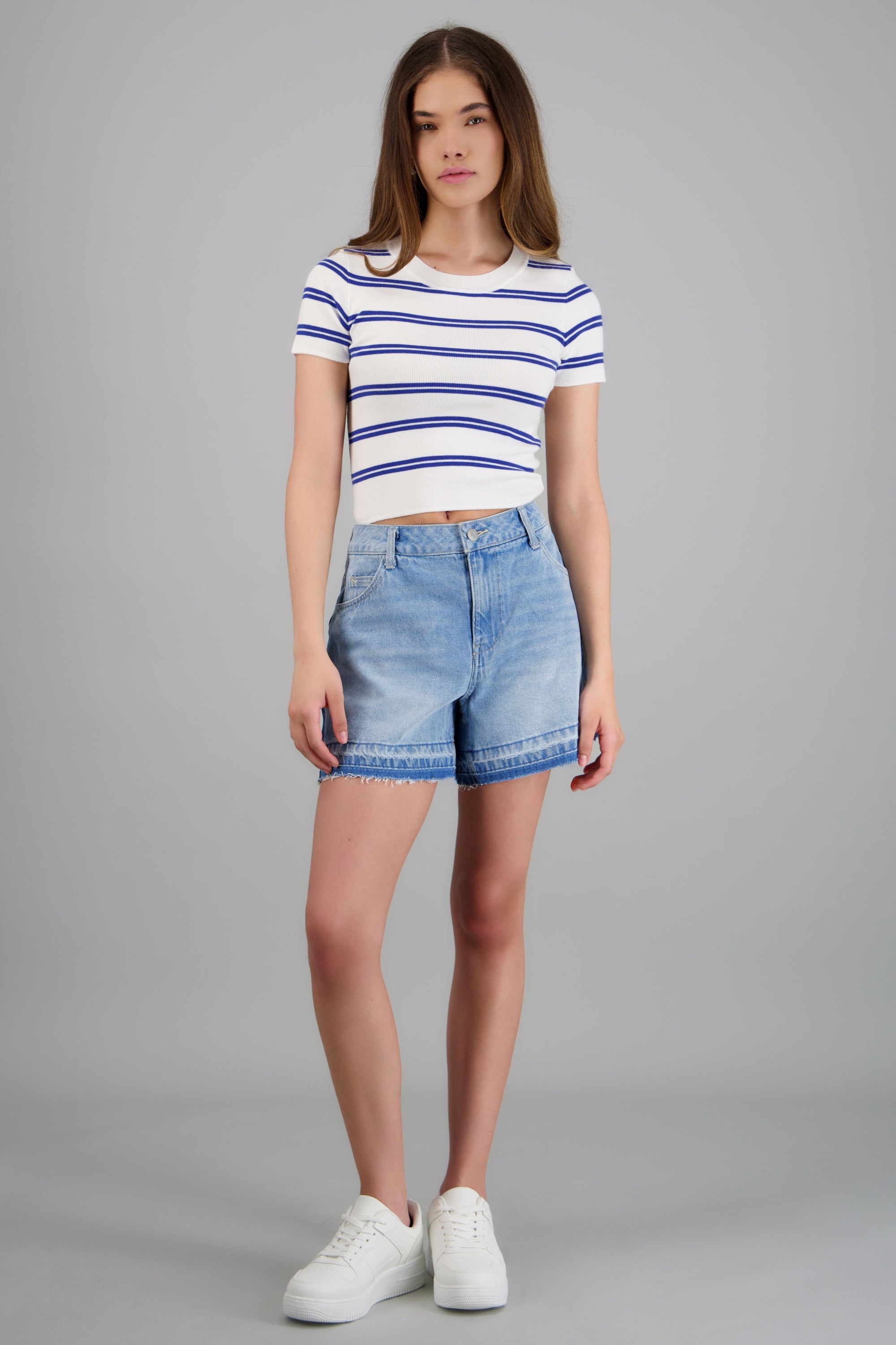 Mini shorts denim deshilado LIGHT WASH