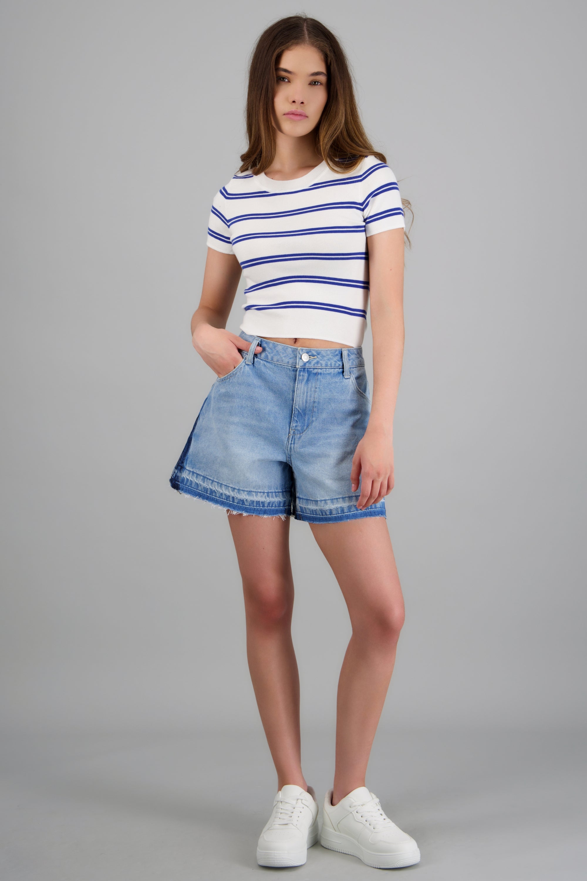 Mini shorts denim deshilado LIGHT WASH