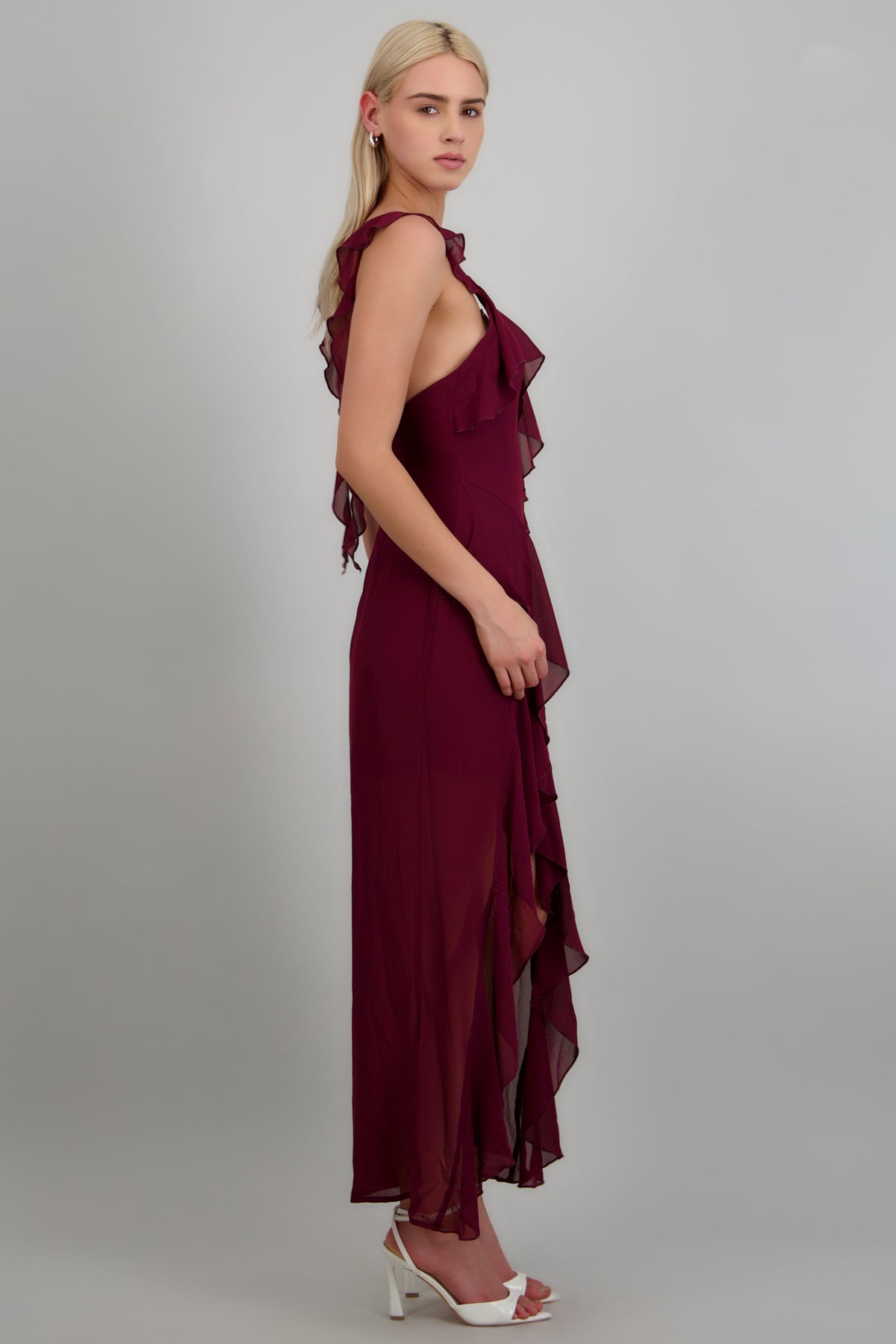Vestido maxi asimétrico detalle olanes CIRUELA