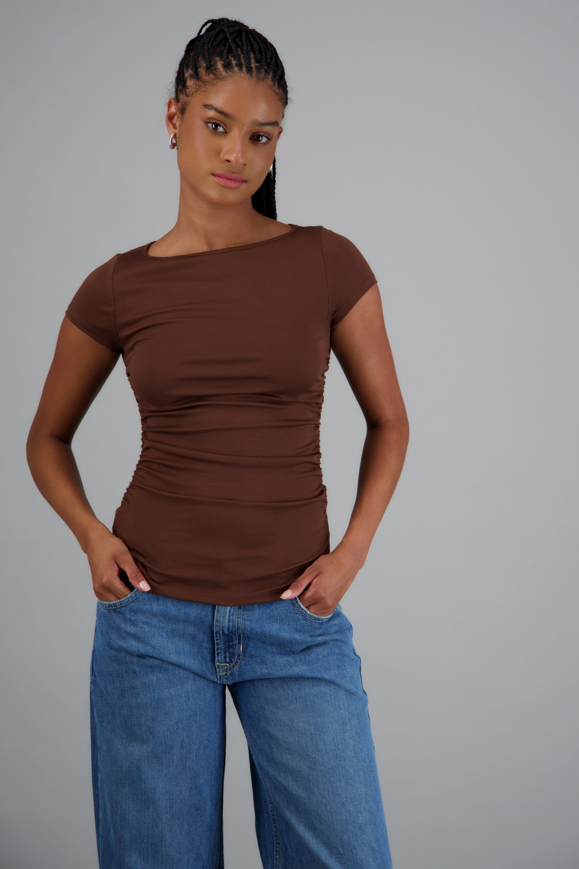 T-shirt manga corta con drapeado CHOCOLATE